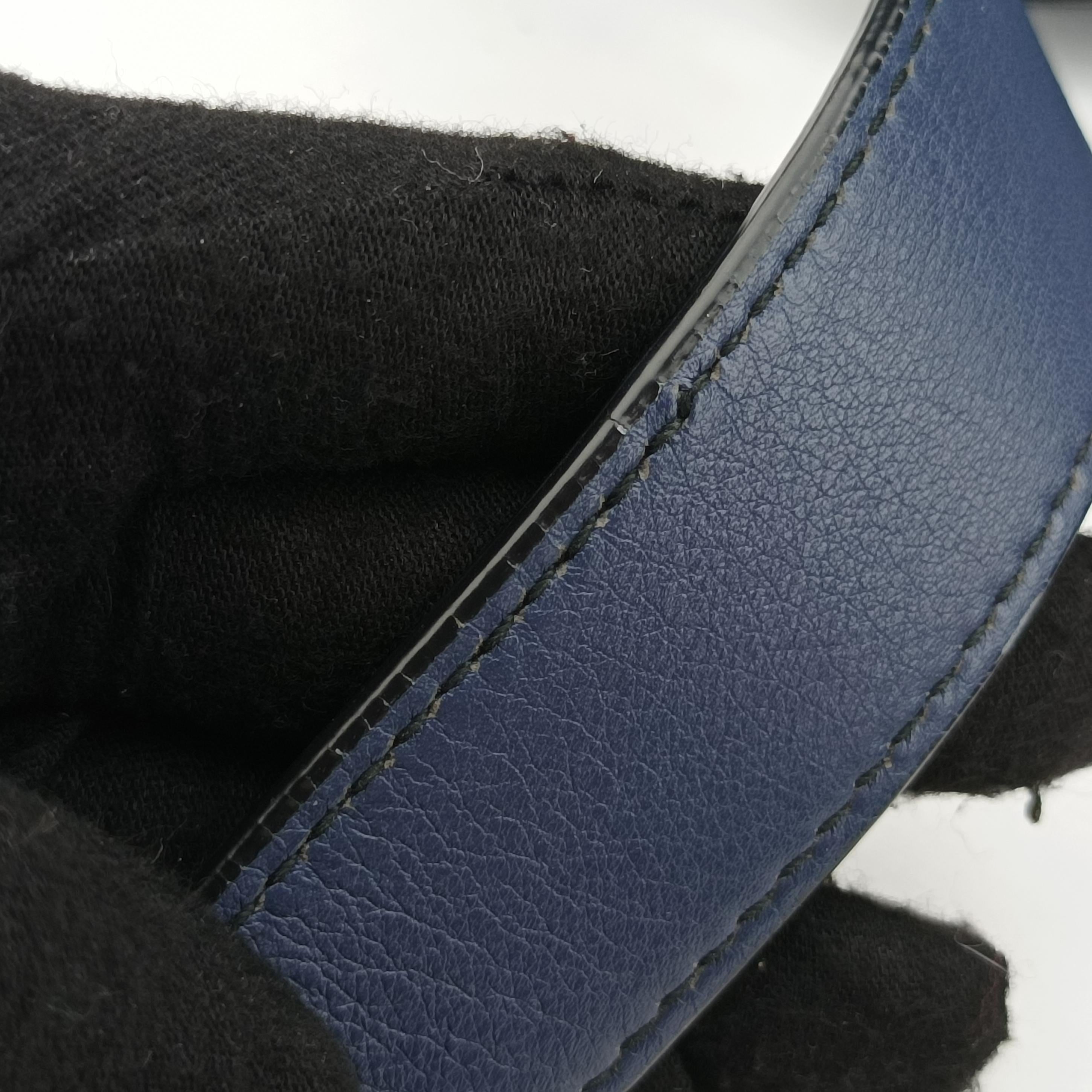 Pre-owned Gucci Emily Hobo Blue Leather 322226 shoulderbag | stylenewstar