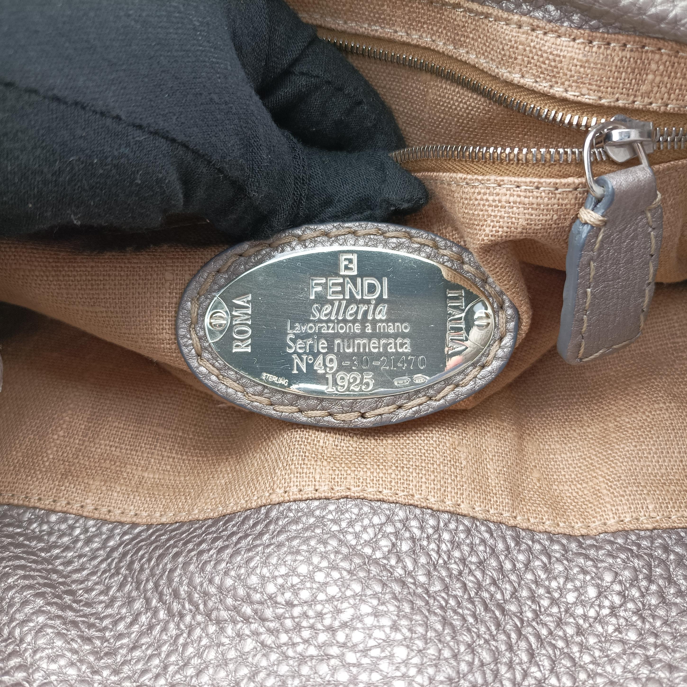 Secondhand Fendi Selleria Pomodorino Silver Leather 8BR595 shoulderbag | stylenewstar