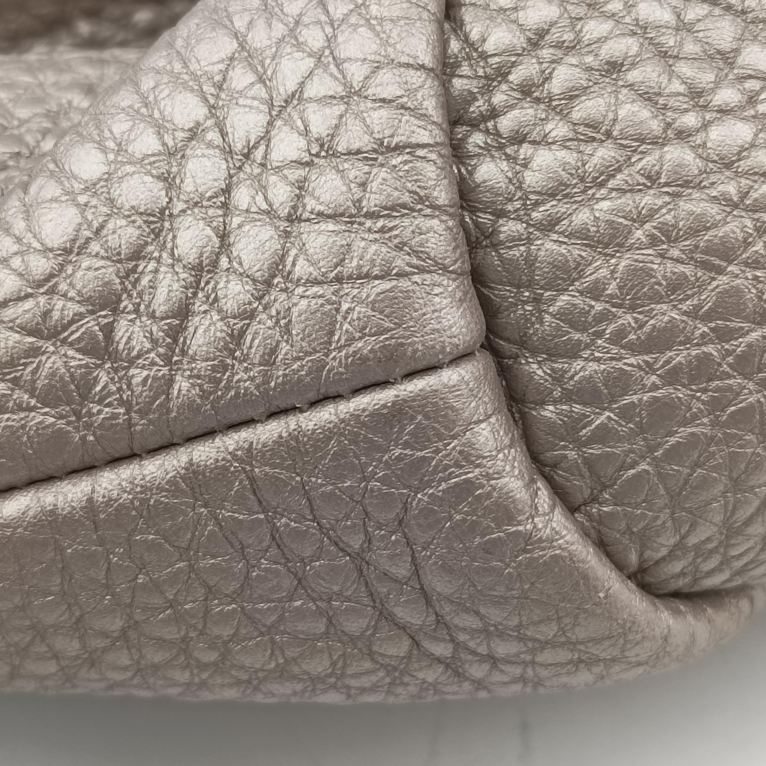 Secondhand Fendi Selleria Pomodorino Silver Leather 8BR595 shoulderbag | stylenewstar