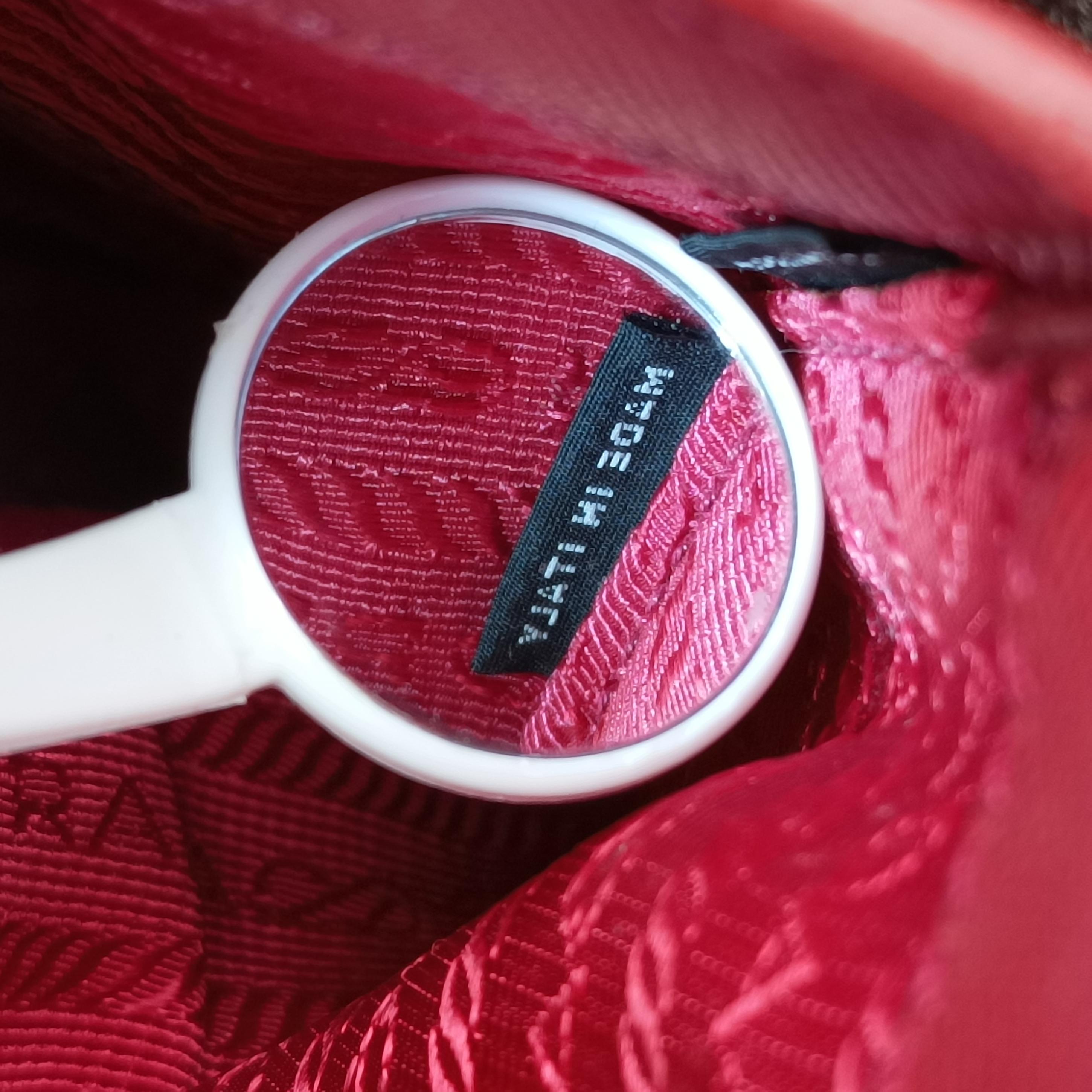 Vintage Prada Promenade Red SAFFIANO Leather BN2558 handbag | stylenewstar