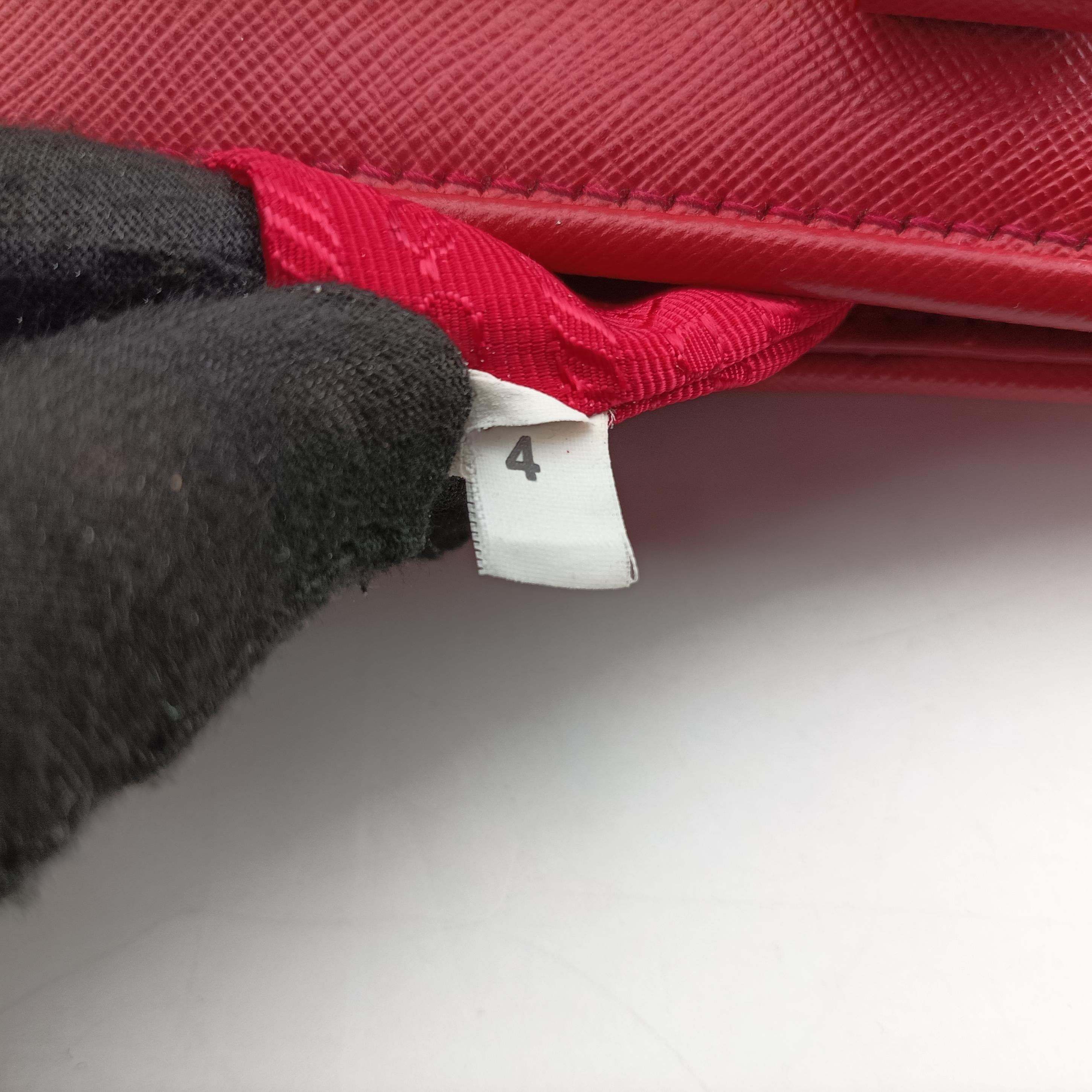 Vintage Prada Promenade Red SAFFIANO Leather BN2558 handbag | stylenewstar