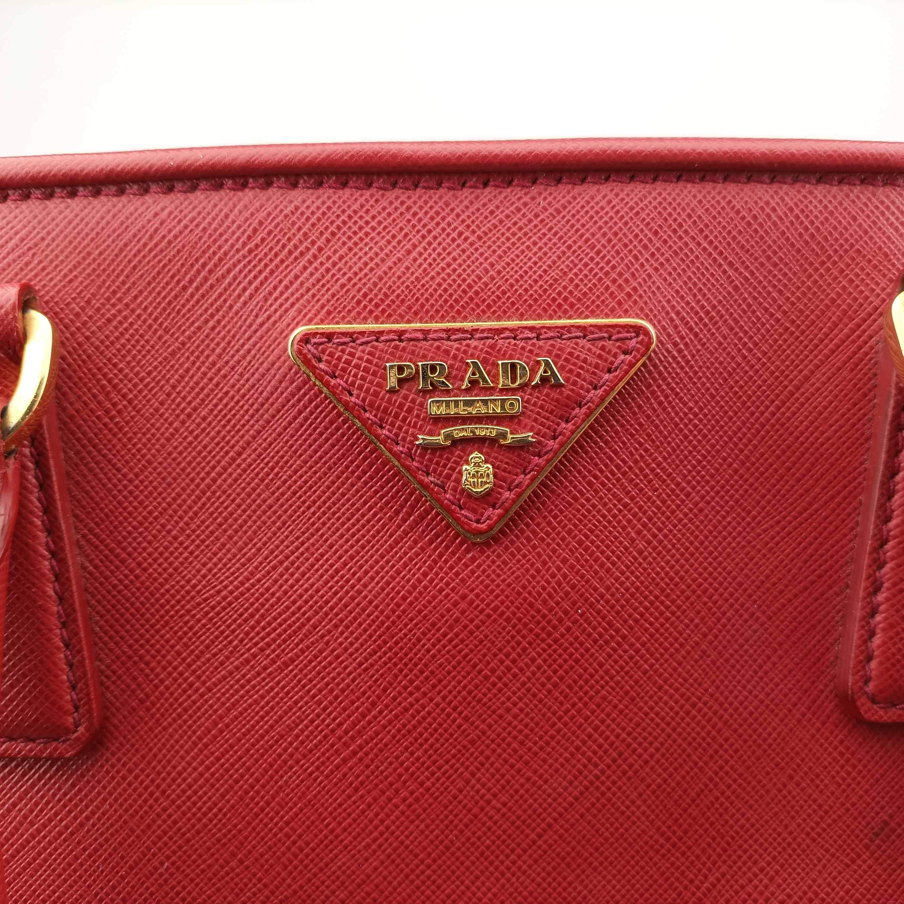 Vintage Prada Promenade Red SAFFIANO Leather BN2558 handbag | stylenewstar