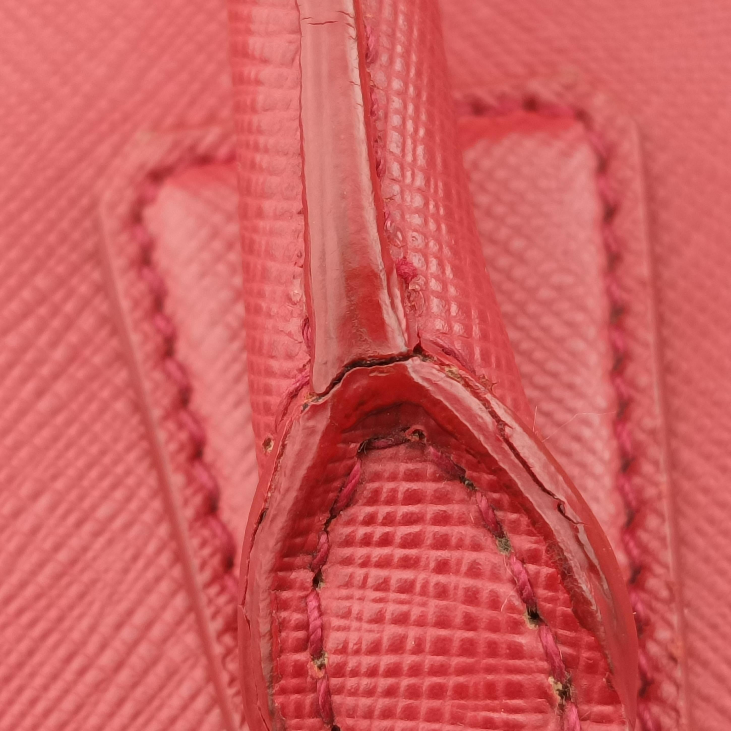 Vintage Prada Promenade Red SAFFIANO Leather BN2558 handbag | stylenewstar