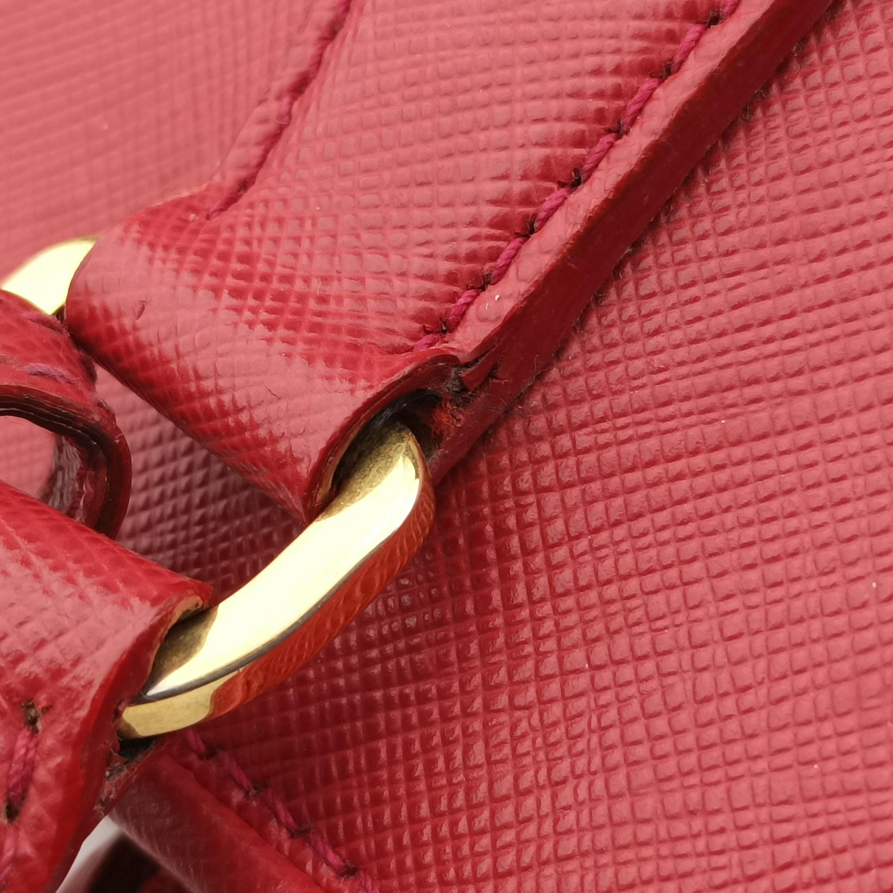Vintage Prada Promenade Red SAFFIANO Leather BN2558 handbag | stylenewstar