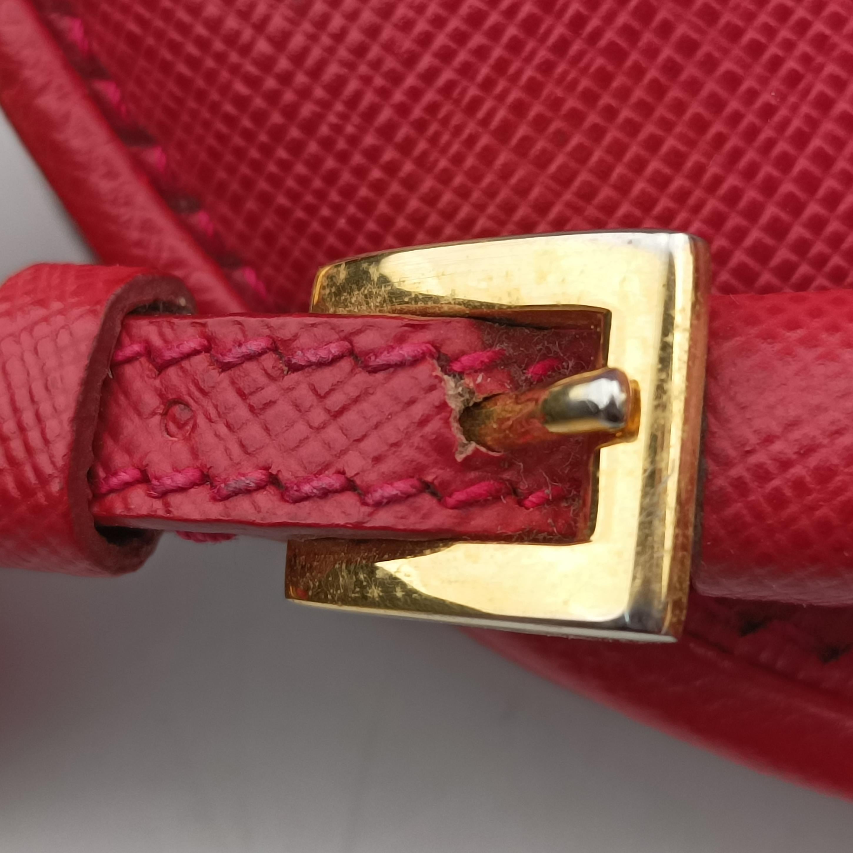 Vintage Prada Promenade Red SAFFIANO Leather BN2558 handbag | stylenewstar