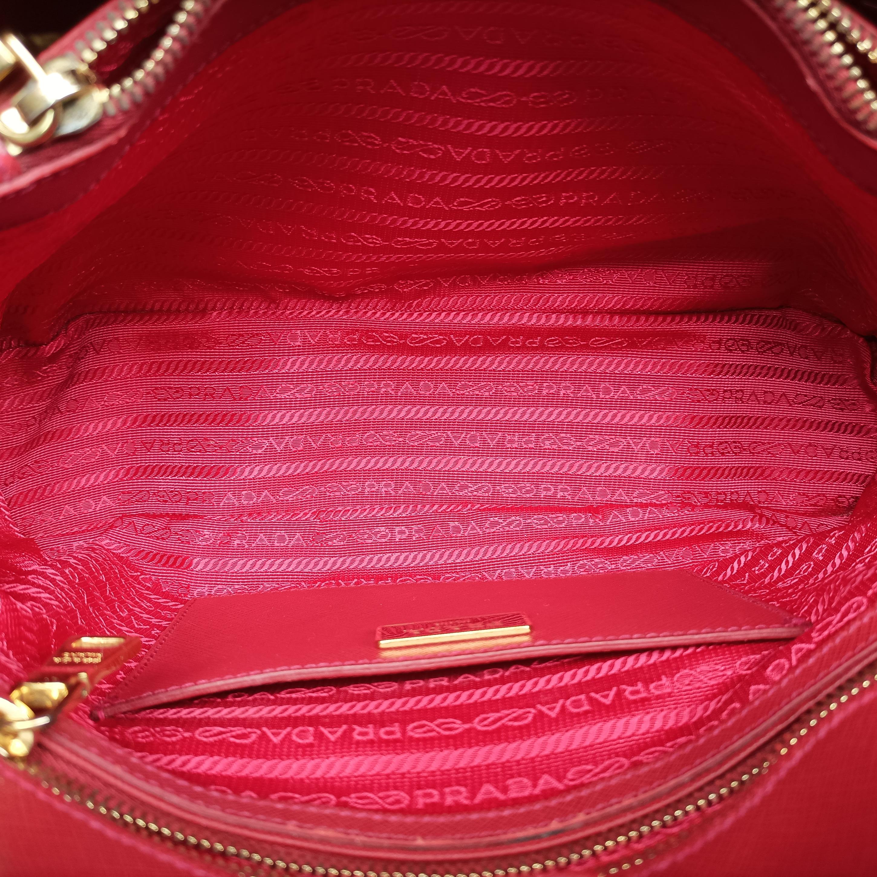 Vintage Prada Promenade Red SAFFIANO Leather BN2558 handbag | stylenewstar