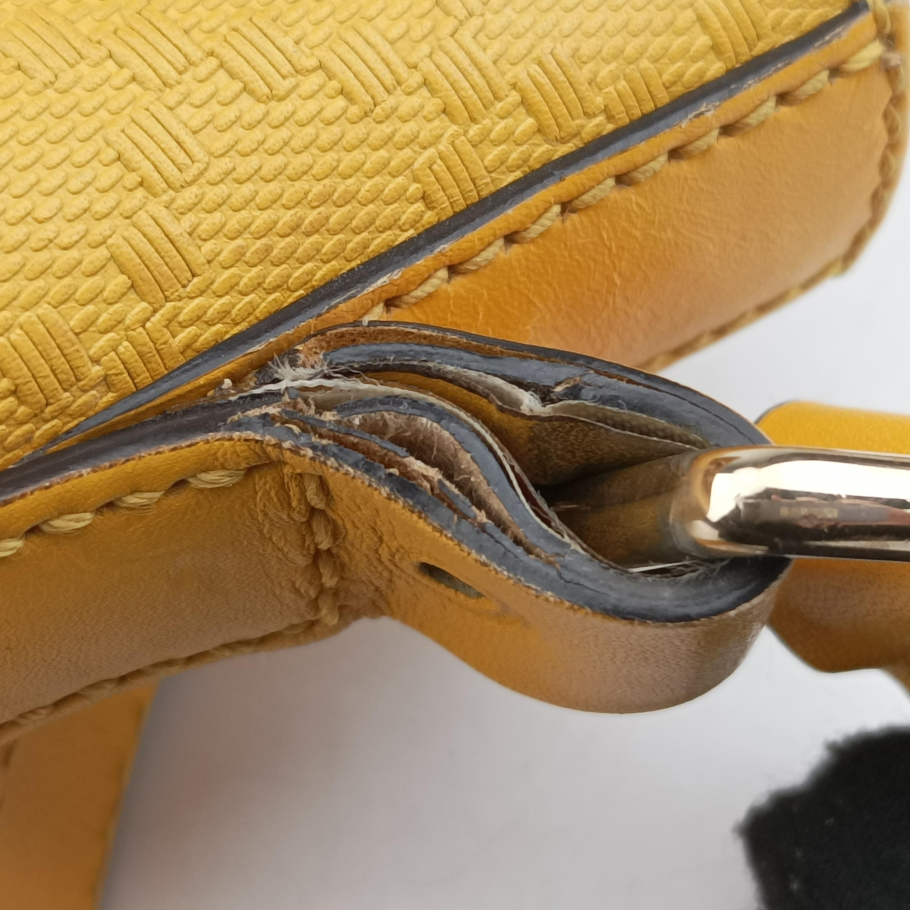 Pre-owned Gucci Bright Diamante Bucket Yellow Leather 354229 shoulderbag | stylenewstar
