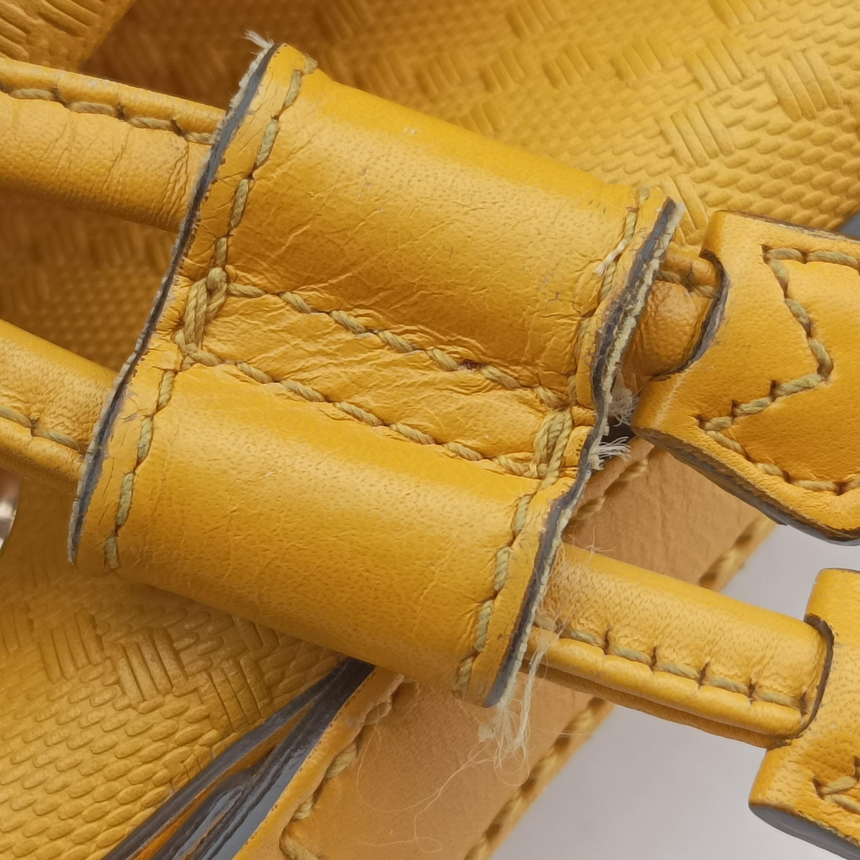 Pre-owned Gucci Bright Diamante Bucket Yellow Leather 354229 shoulderbag | stylenewstar