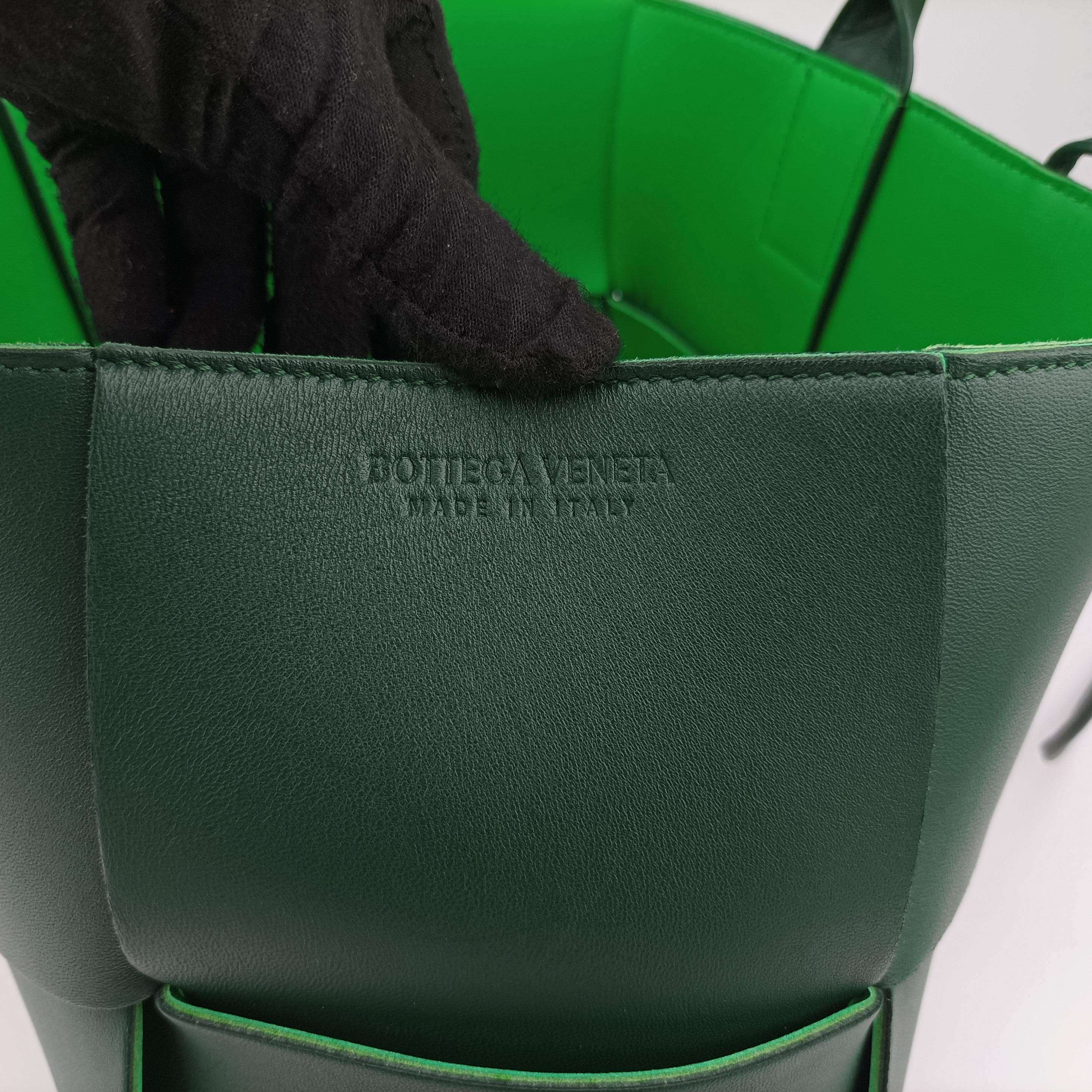 Pre-owned Bottega Veneta THE ARCO Tote Green lambskin  handbag | stylenewstar