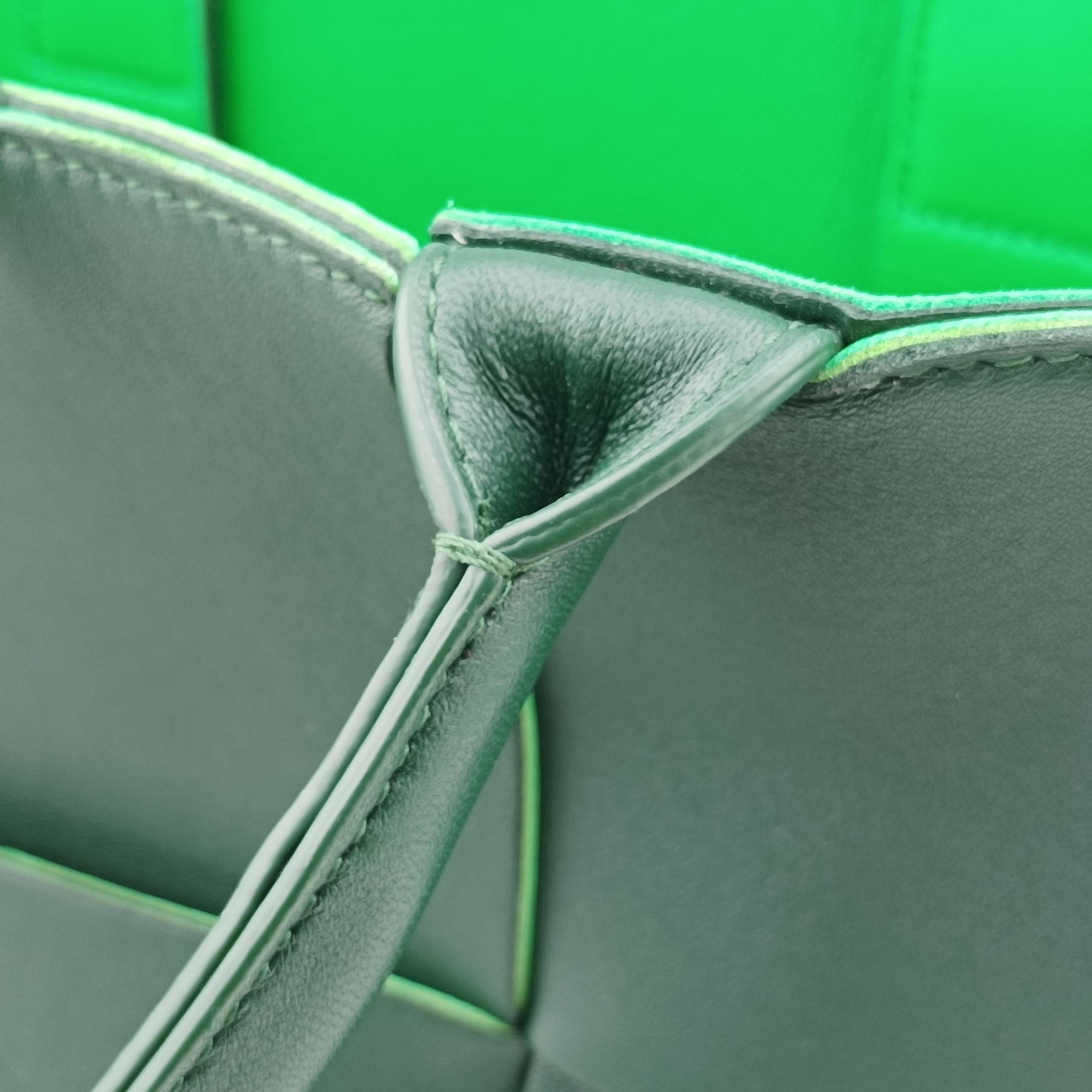 Pre-owned Bottega Veneta THE ARCO Tote Green lambskin  handbag | stylenewstar