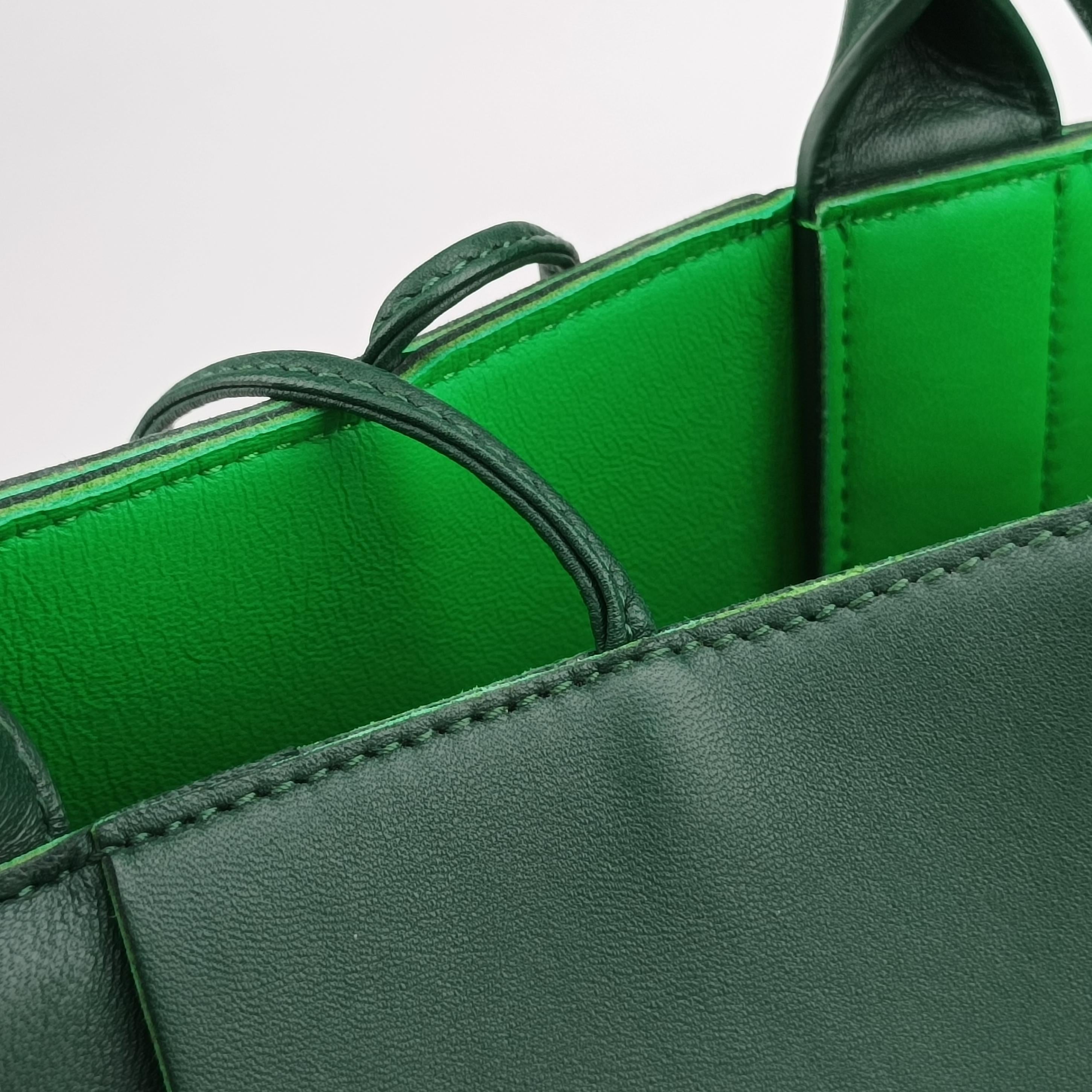 Pre-owned Bottega Veneta THE ARCO Tote Green lambskin  handbag | stylenewstar