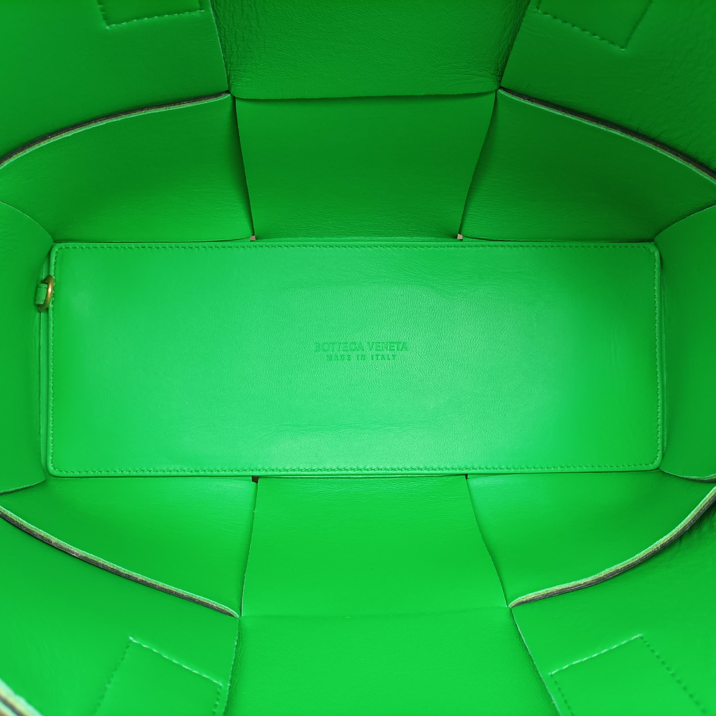 Pre-owned Bottega Veneta THE ARCO Tote Green lambskin  handbag | stylenewstar
