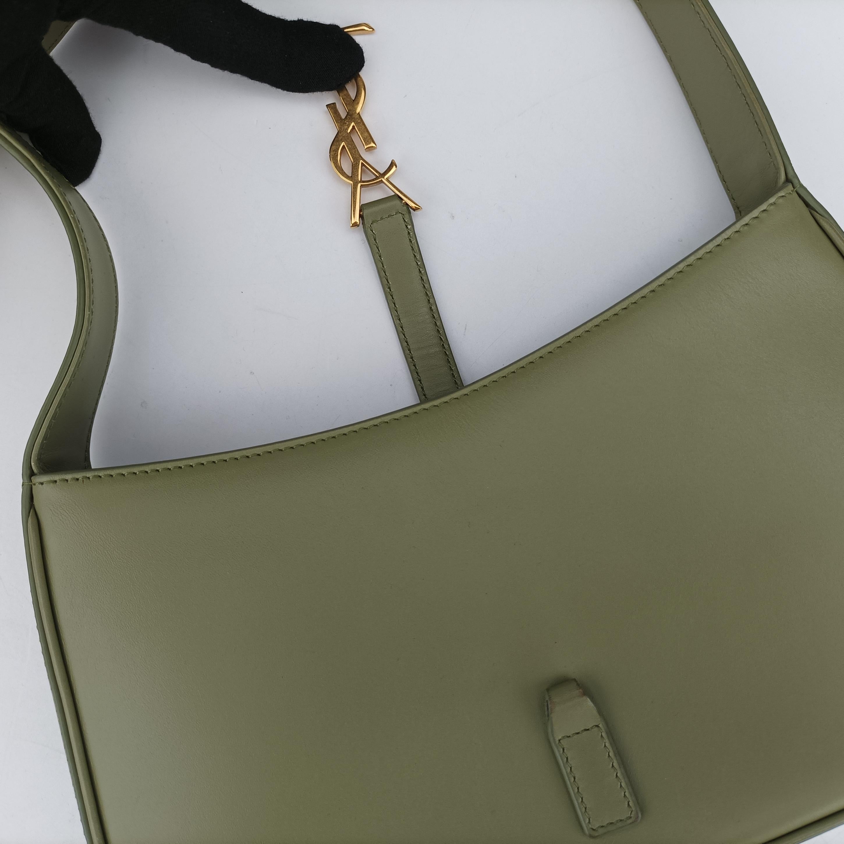 Secondhand Yves Saint Laurent LE 5 a 7Mini Hobo Green Leather 657228 shoulderbag | stylenewstar