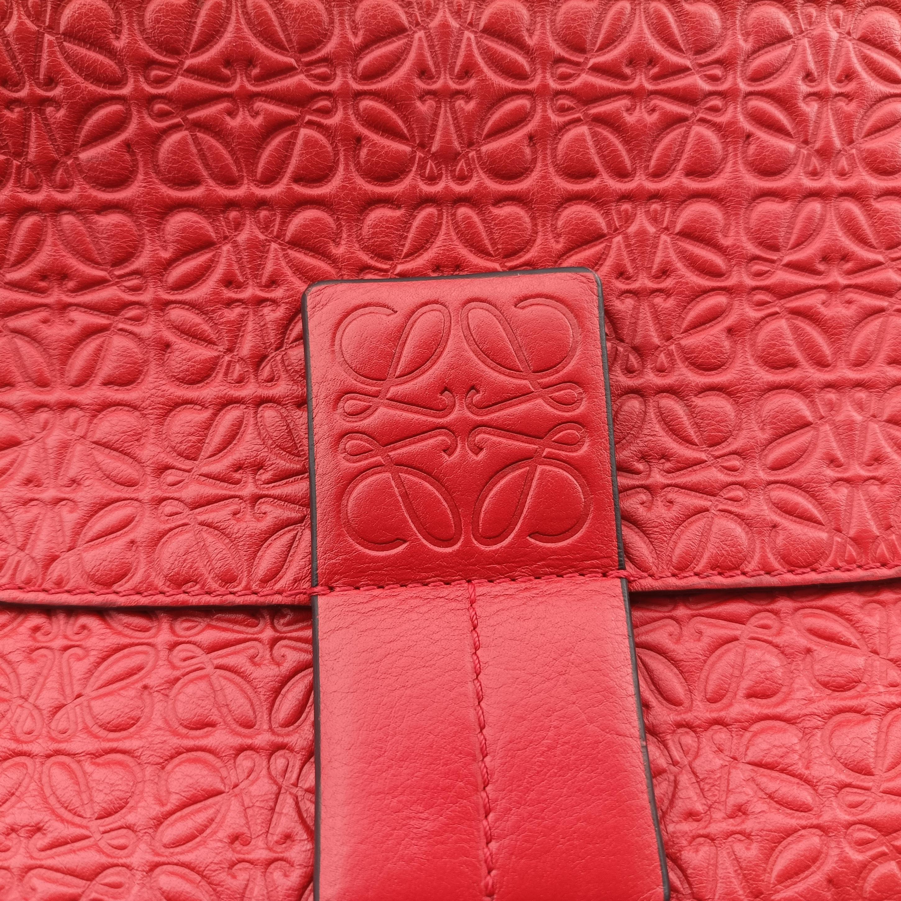 Pre-owned Loewe Avenue Red Leather  shoulderbag | stylenewstar
