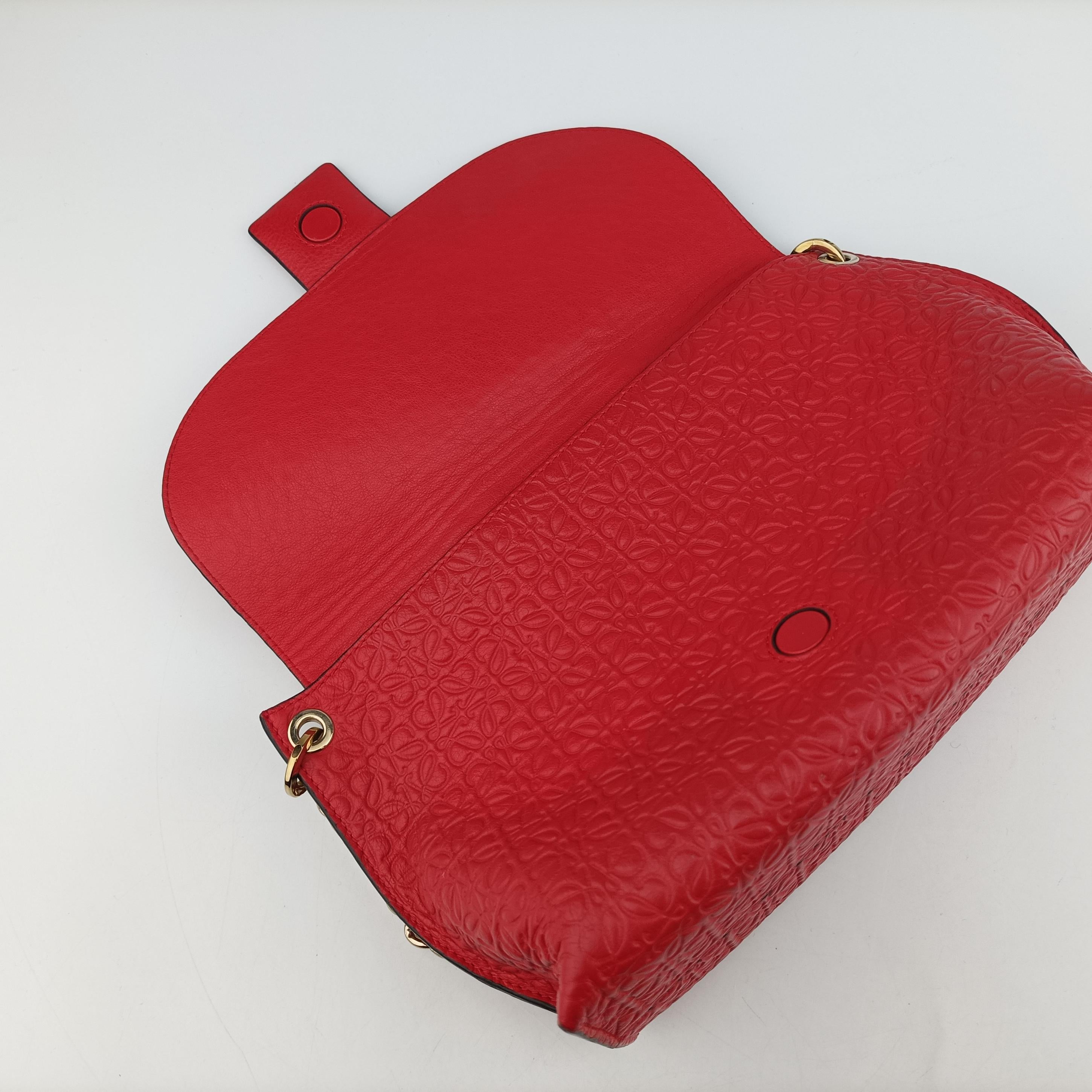 Pre-owned Loewe Avenue Red Leather  shoulderbag | stylenewstar