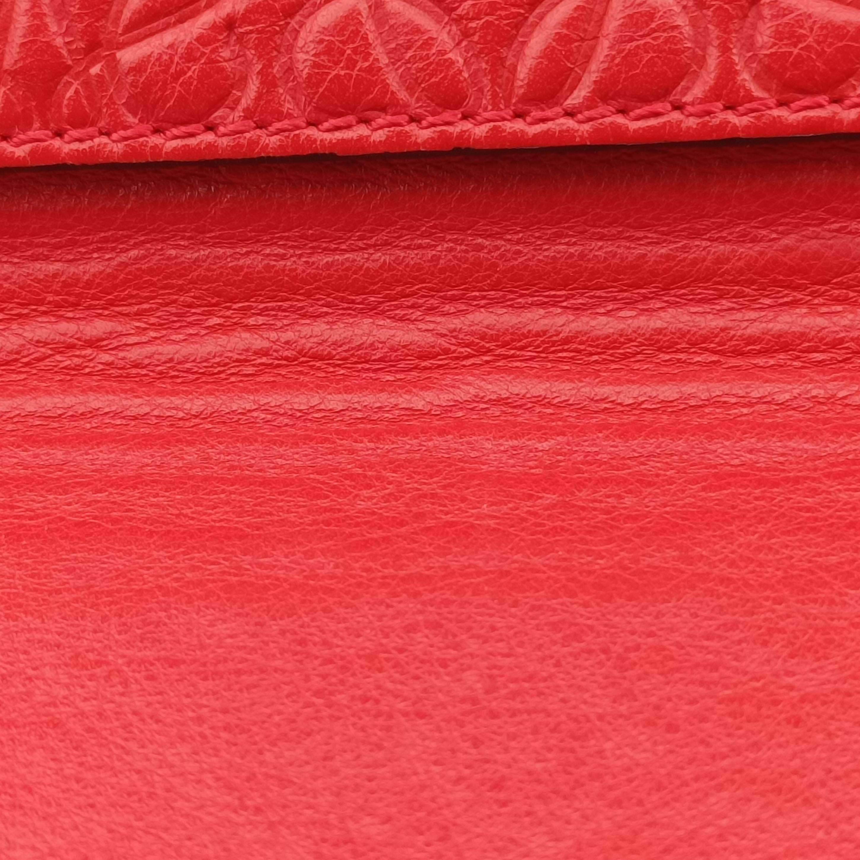 Pre-owned Loewe Avenue Red Leather  shoulderbag | stylenewstar