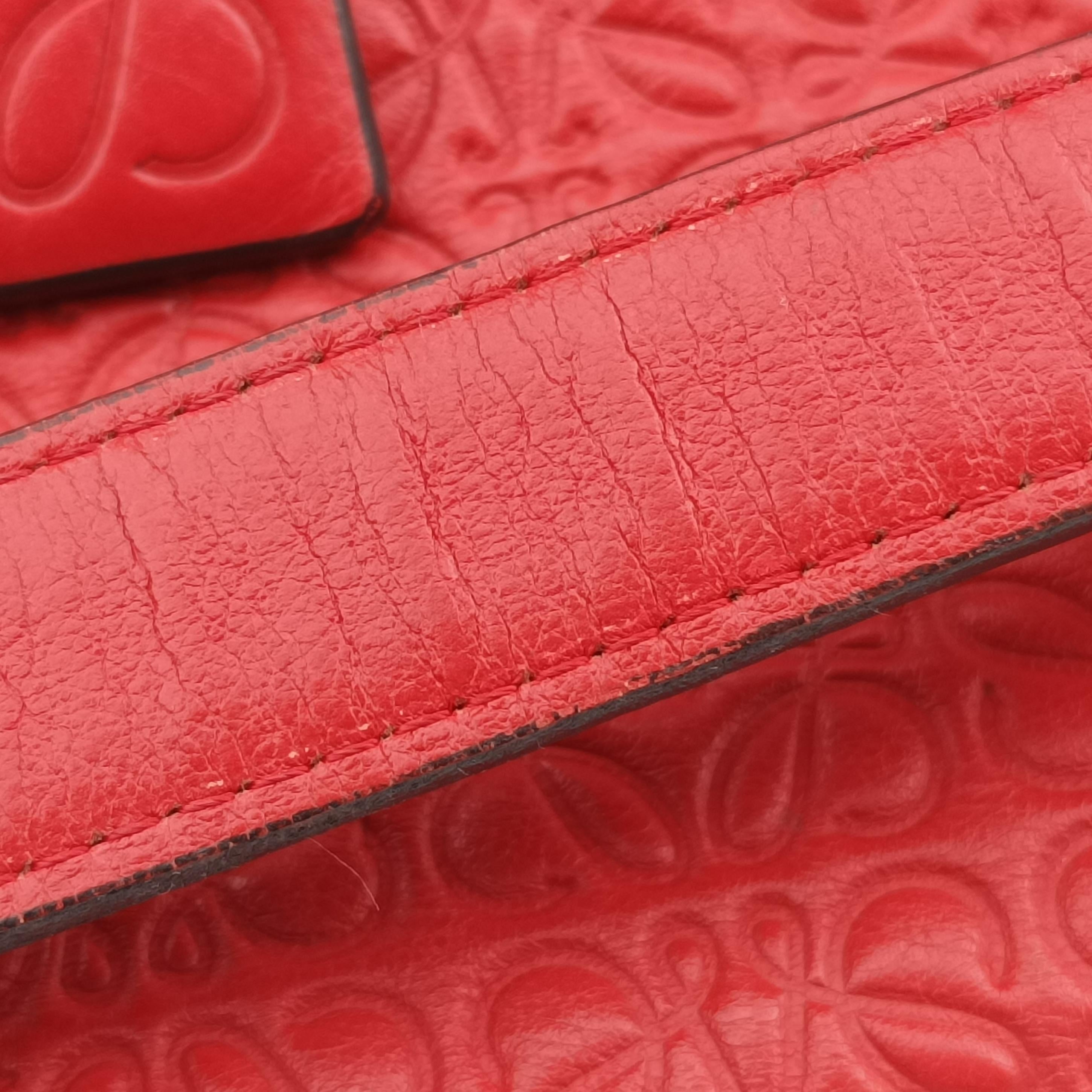 Pre-owned Loewe Avenue Red Leather  shoulderbag | stylenewstar