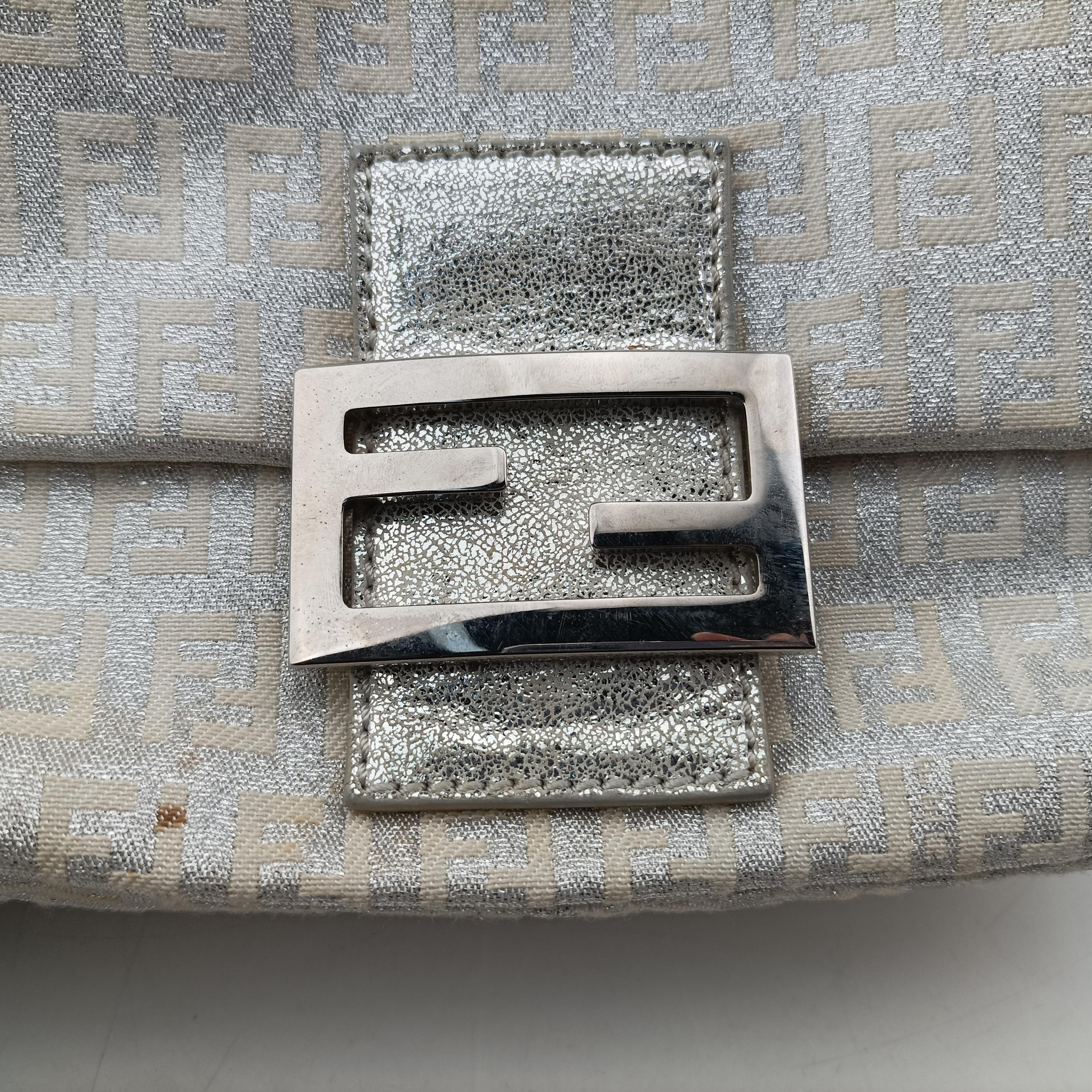 Pre-owned Fendi Baguette Silver canvas 8BR180 shoulderbag | stylenewstar
