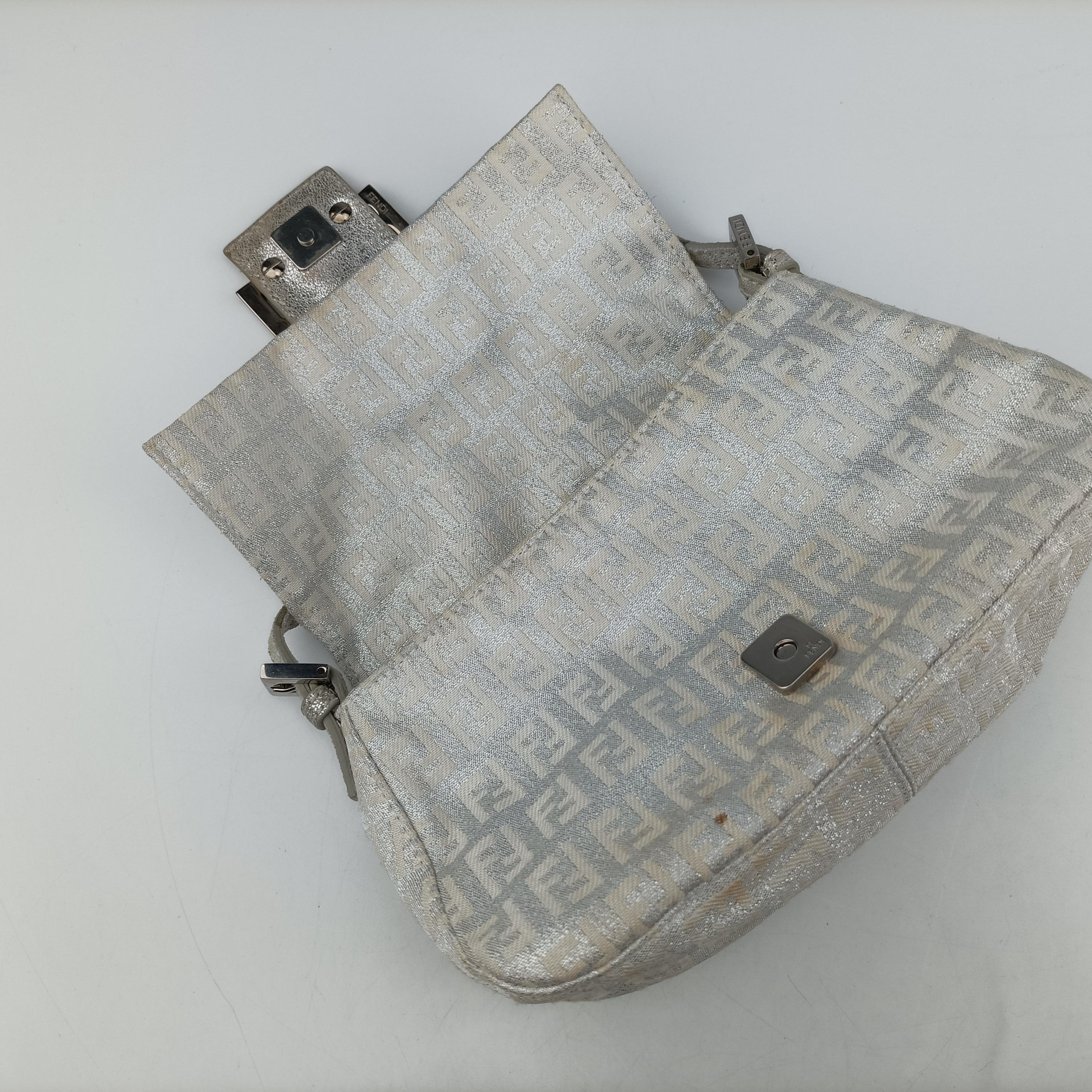 Pre-owned Fendi Baguette Silver canvas 8BR180 shoulderbag | stylenewstar