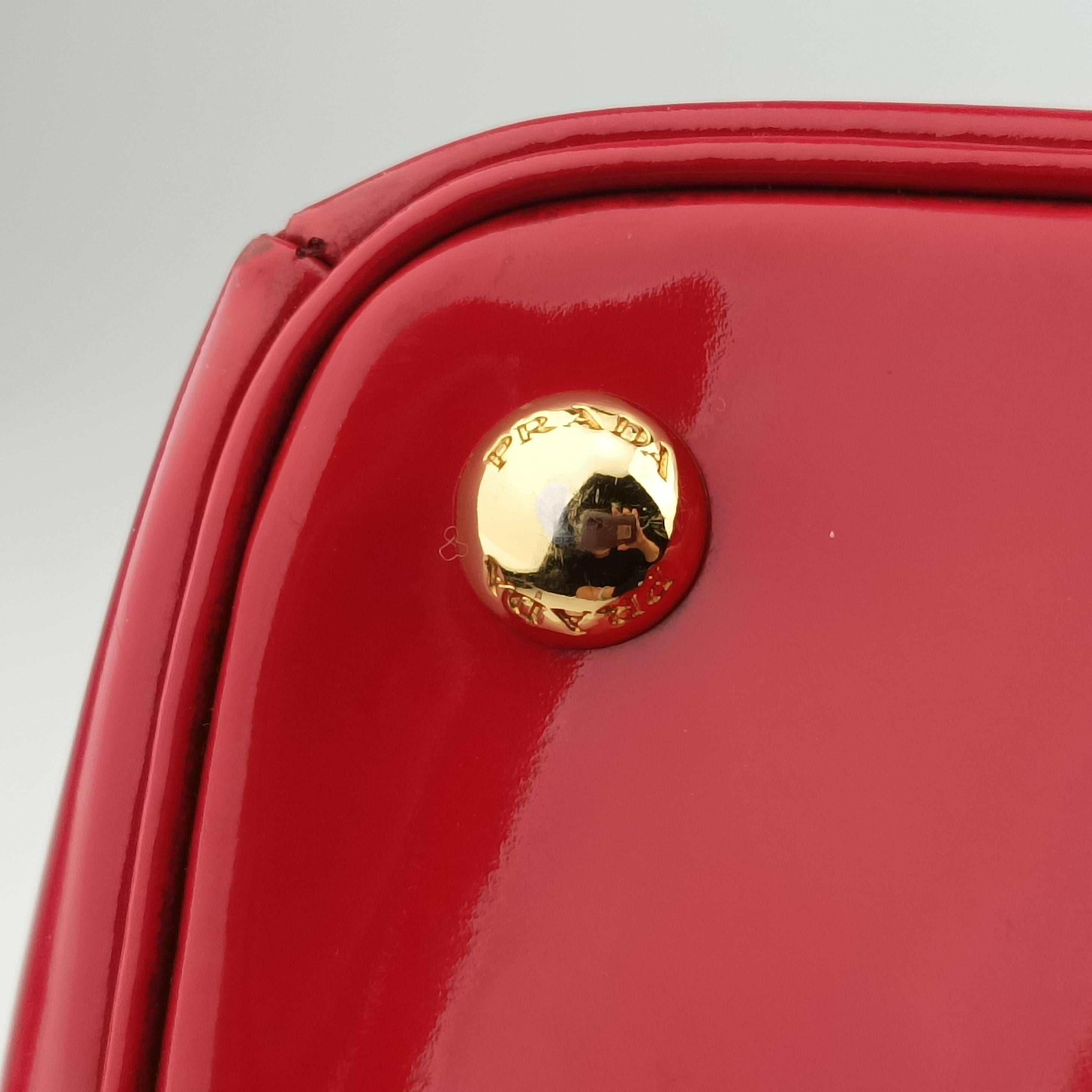 Vintage Prada Galleria Red patent  handbag | stylenewstar
