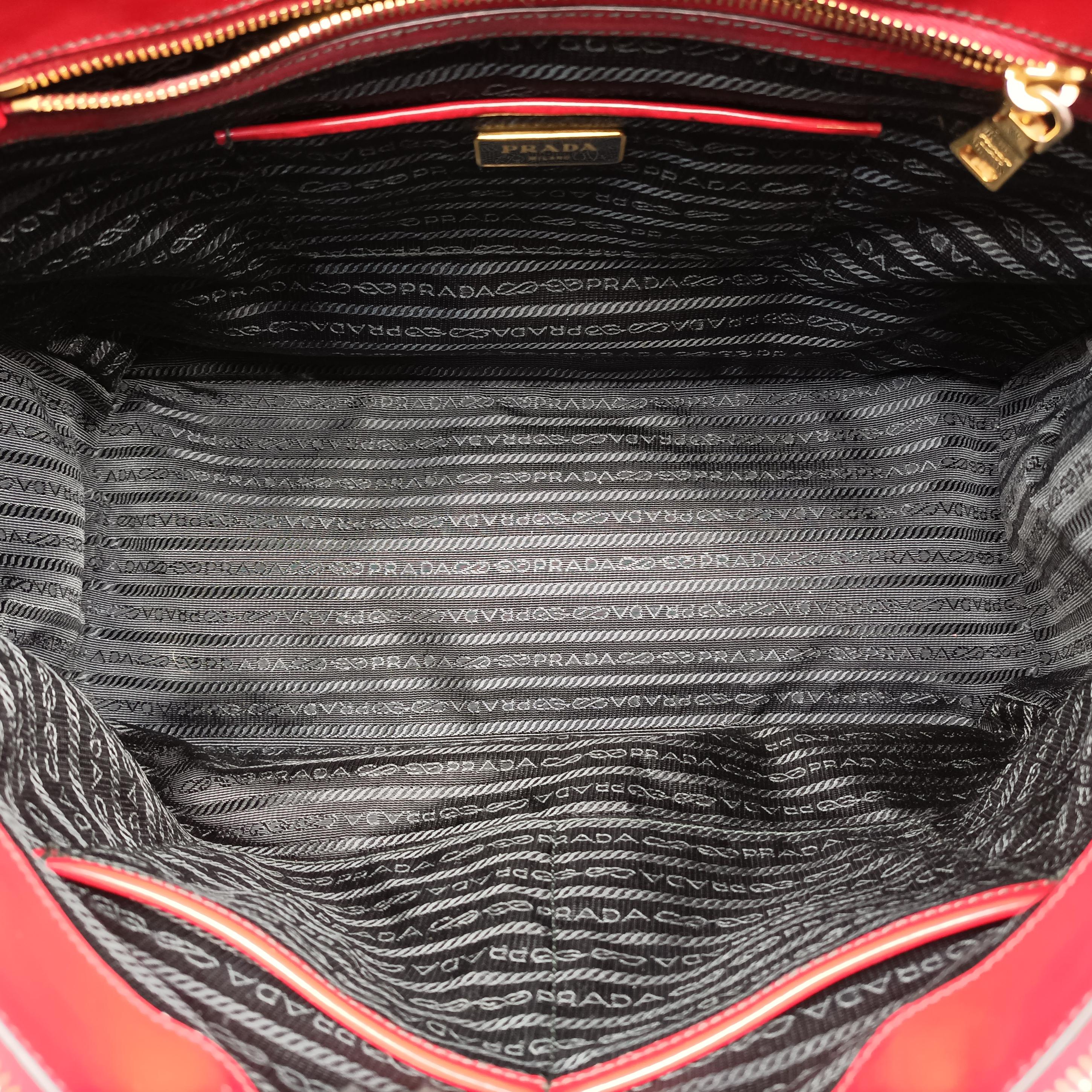 Vintage Prada Galleria Red patent  handbag | stylenewstar