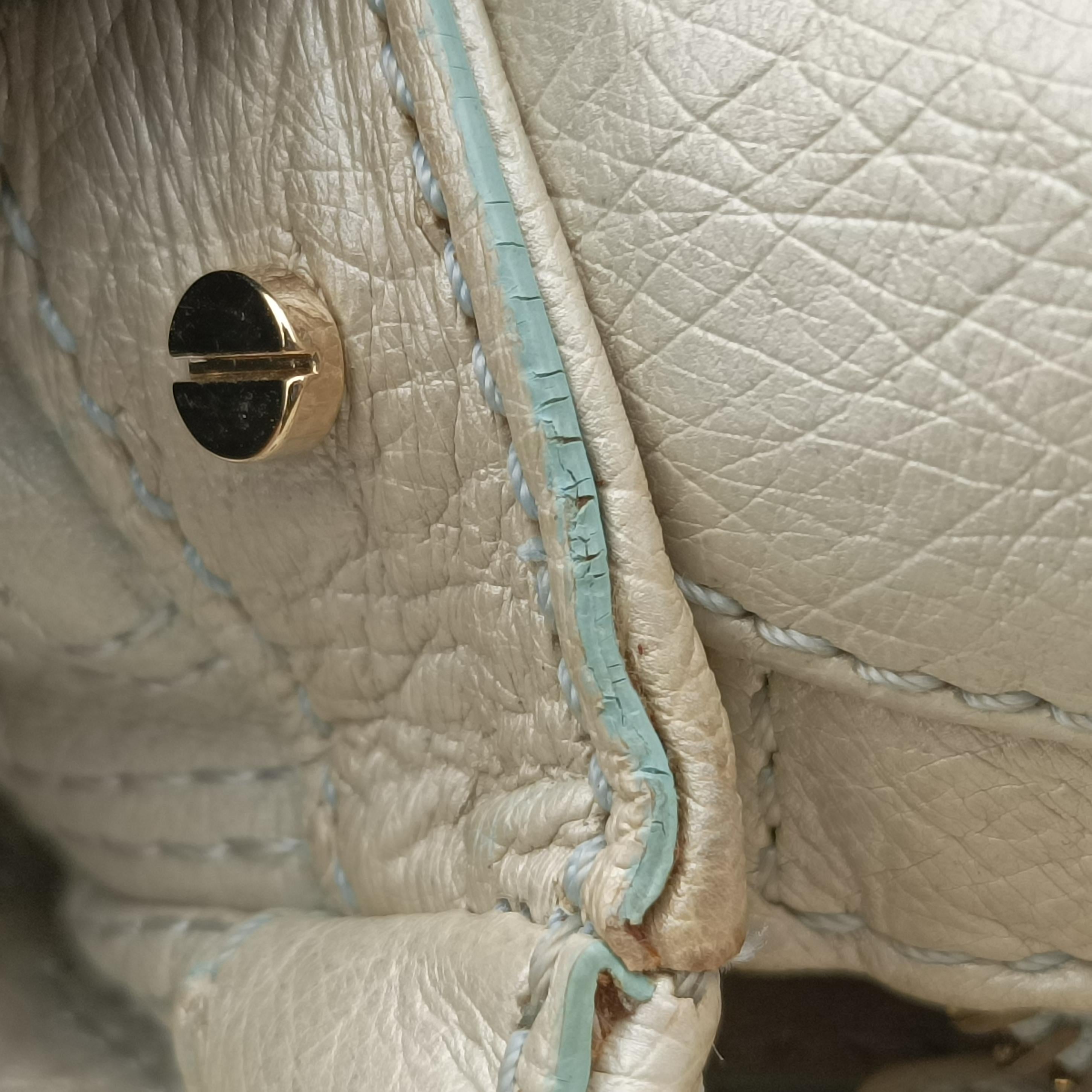 Pre-owned VERSACE Snap Out Of It Tote White ostrich skin  handbag | stylenewstar