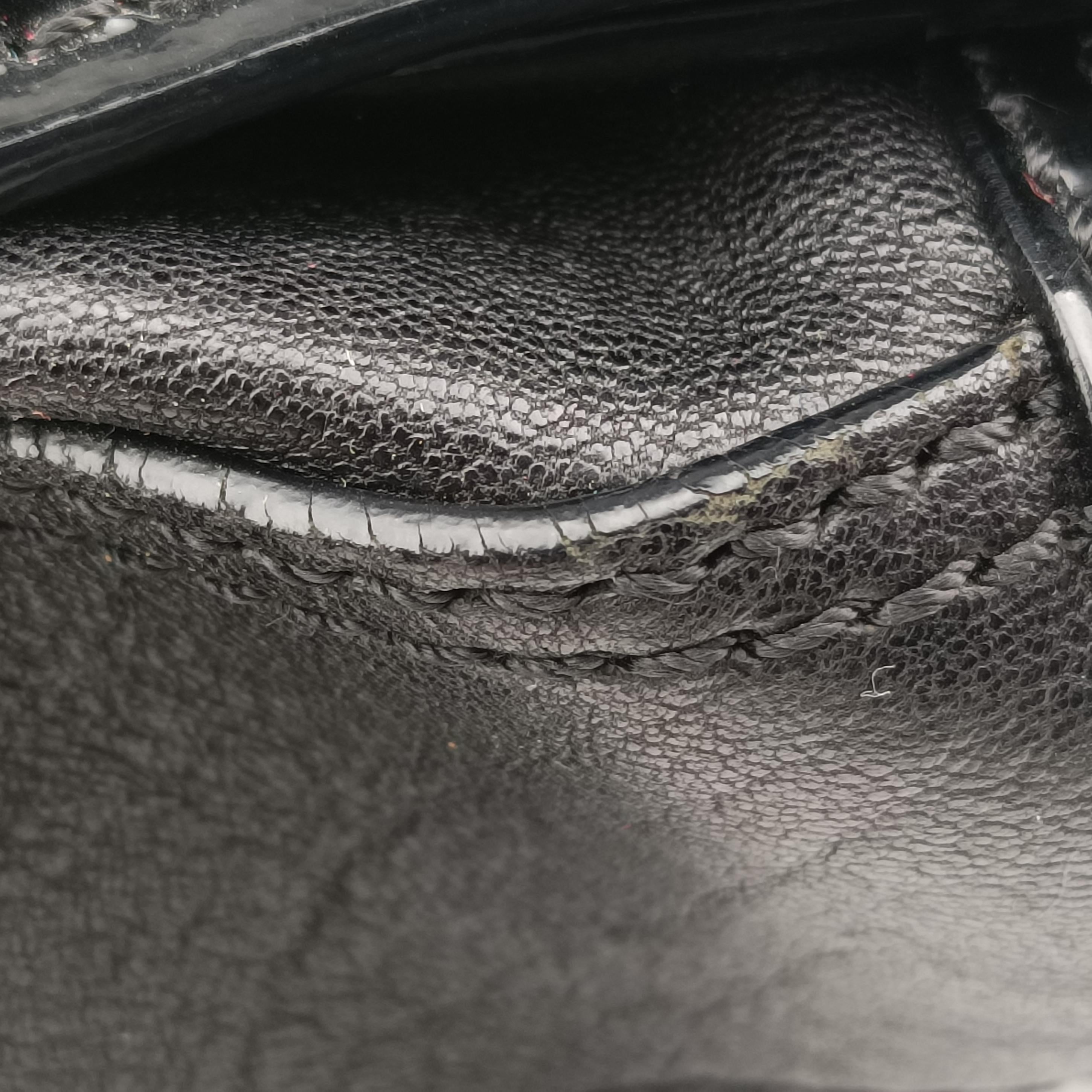 Pre-owned Fendi B Bag Black Leather  shoulderbag | stylenewstar