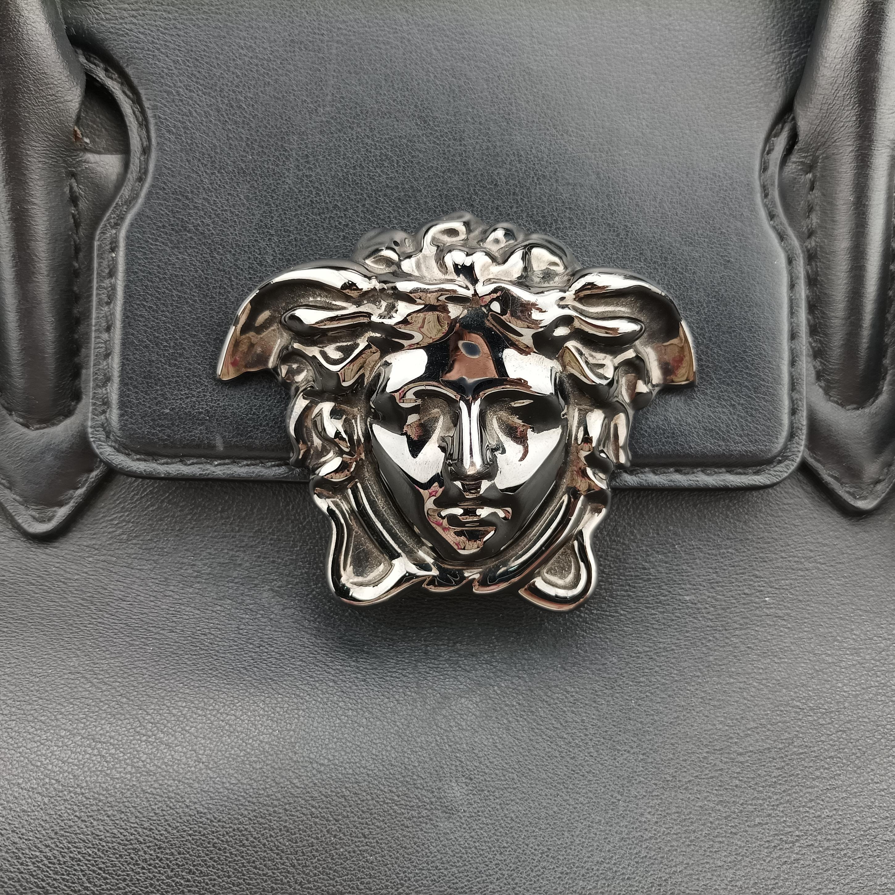 Pre-owned VERSACE Palazzo Empire Black Leather  shoulderbag | stylenewstar