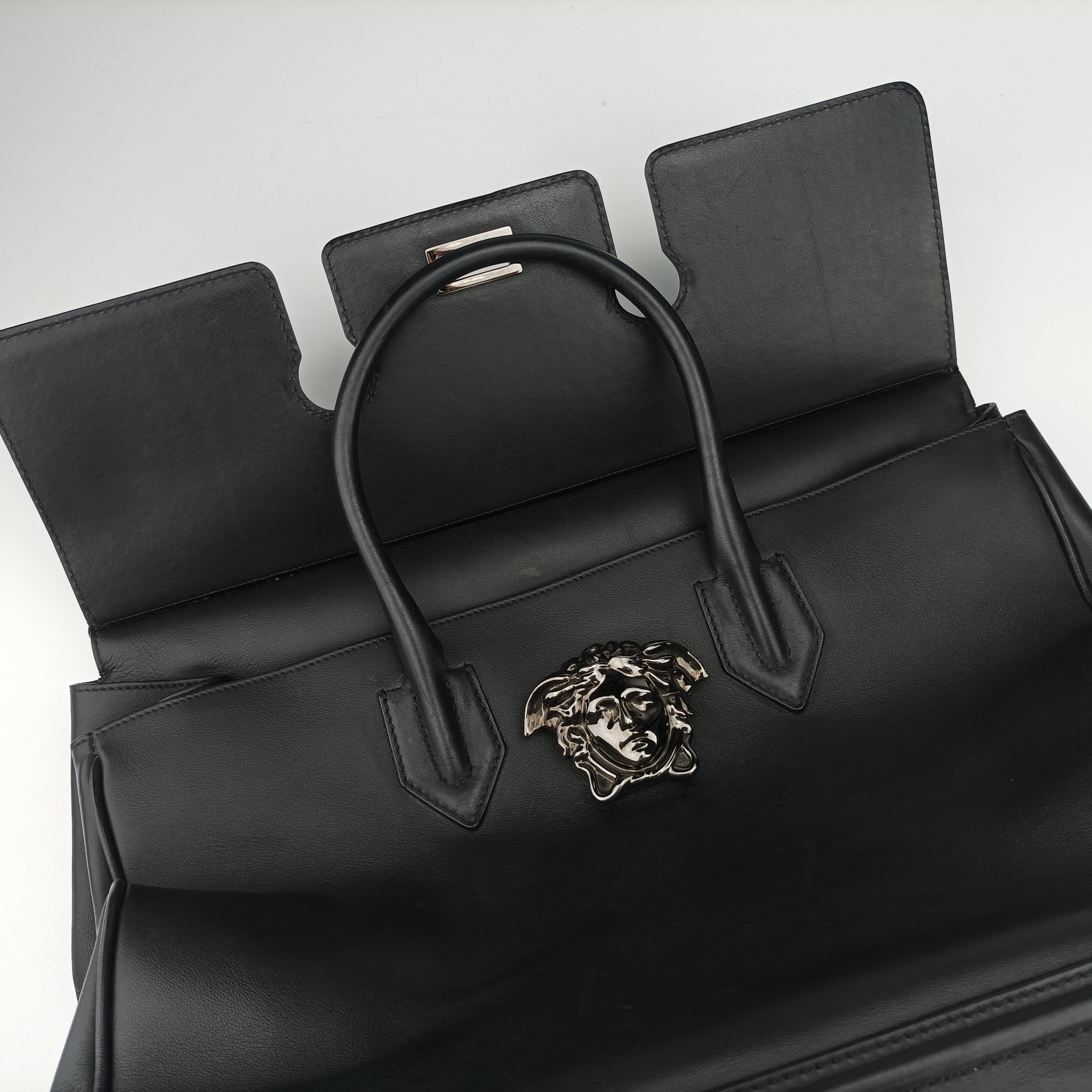 Pre-owned VERSACE Palazzo Empire Black Leather  shoulderbag | stylenewstar