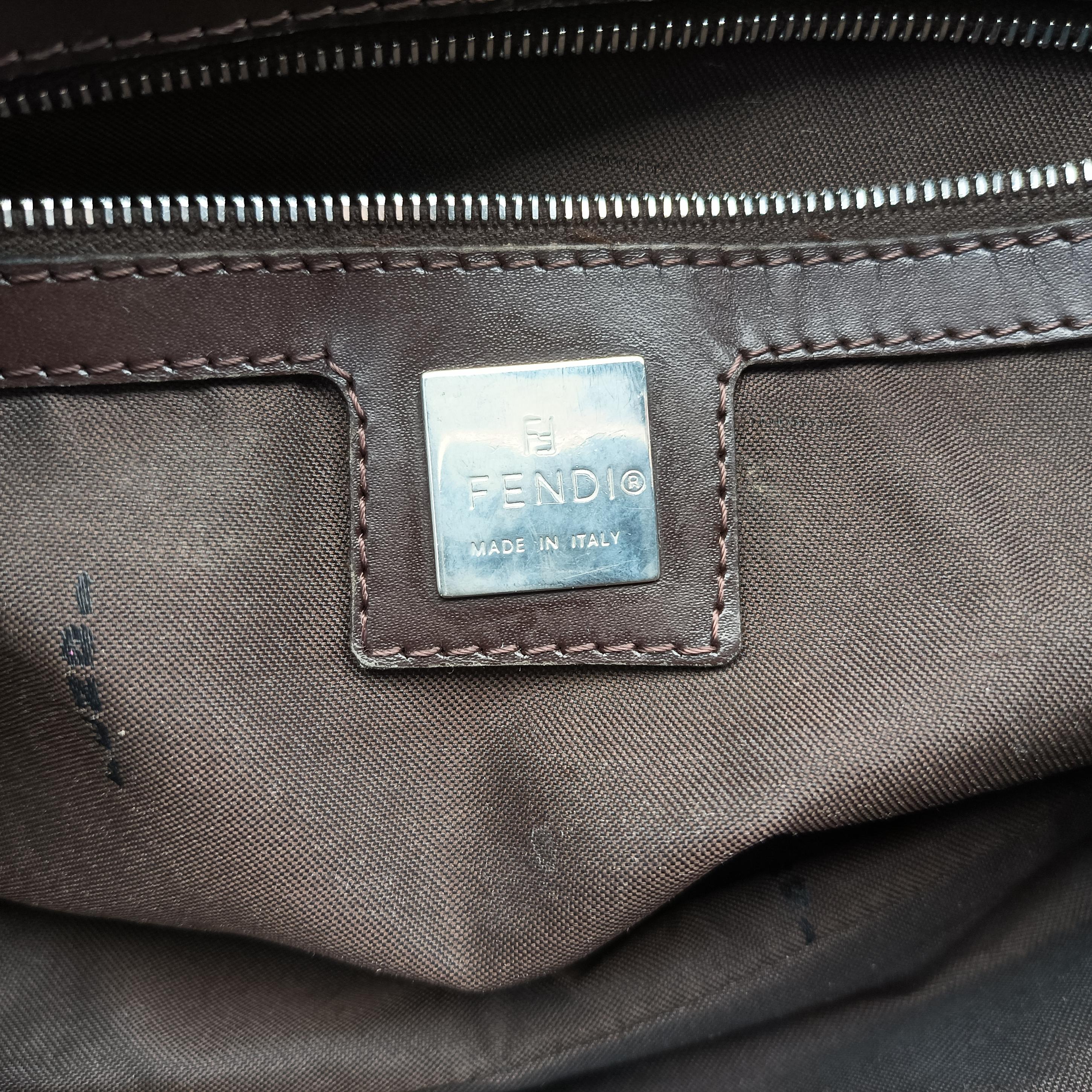 Pre-owned Fendi Mamma Baguette Blue Denim 26325 shoulderbag | stylenewstar