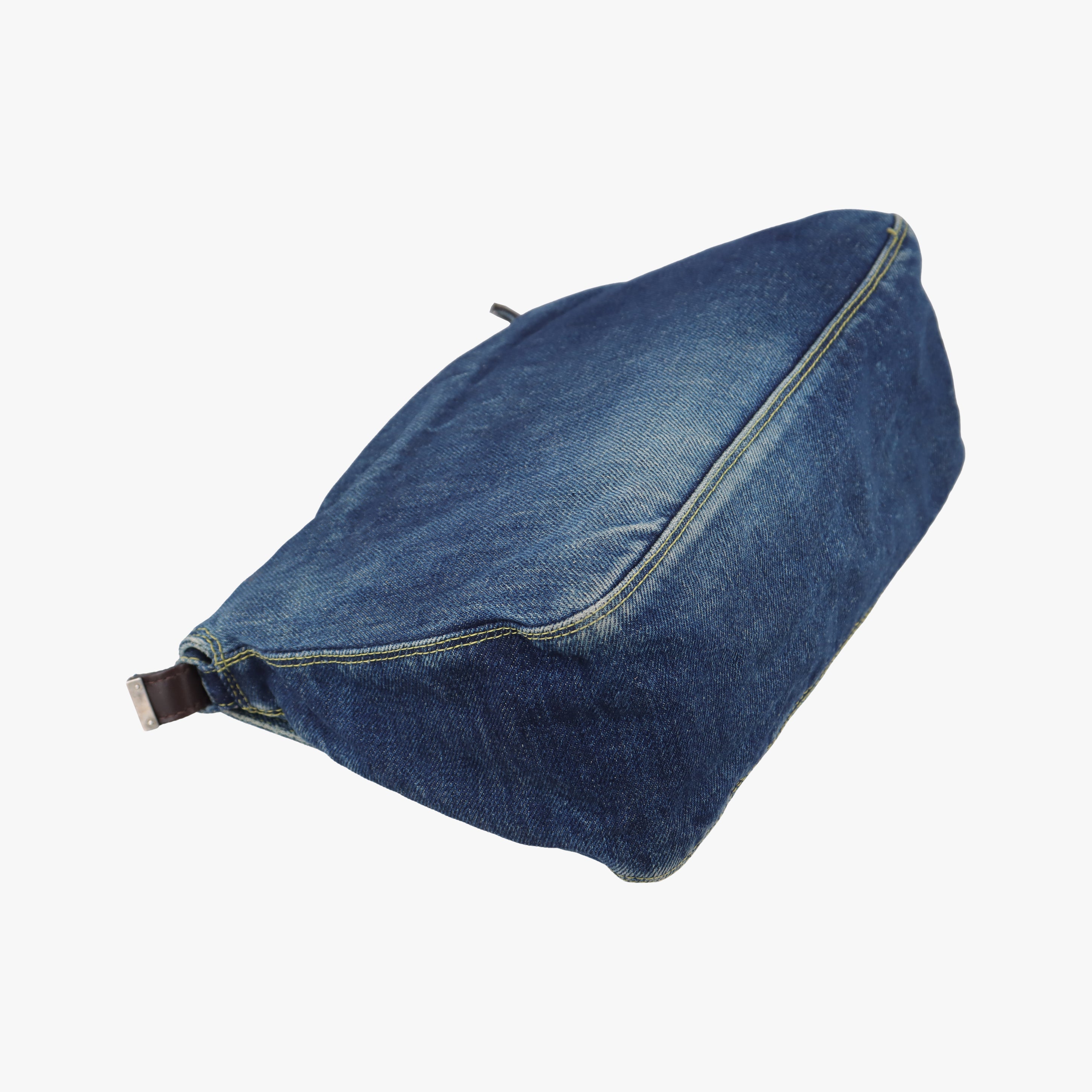Pre-owned Fendi Mamma Baguette Blue Denim 26325 shoulderbag | stylenewstar
