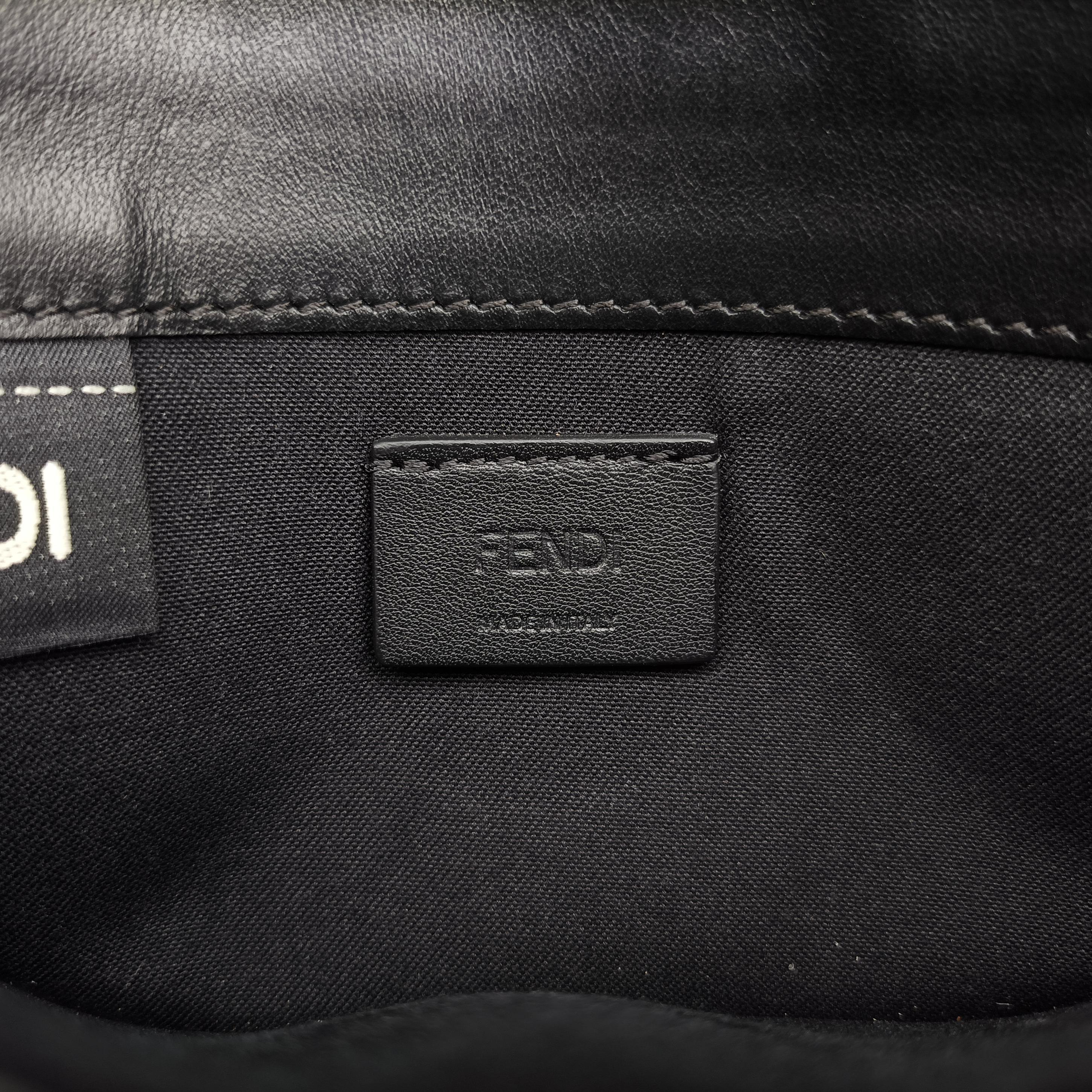 Pre-owned Fendi Monster Eyes Tube Black Leather 8M0346 shoulderbag | stylenewstar
