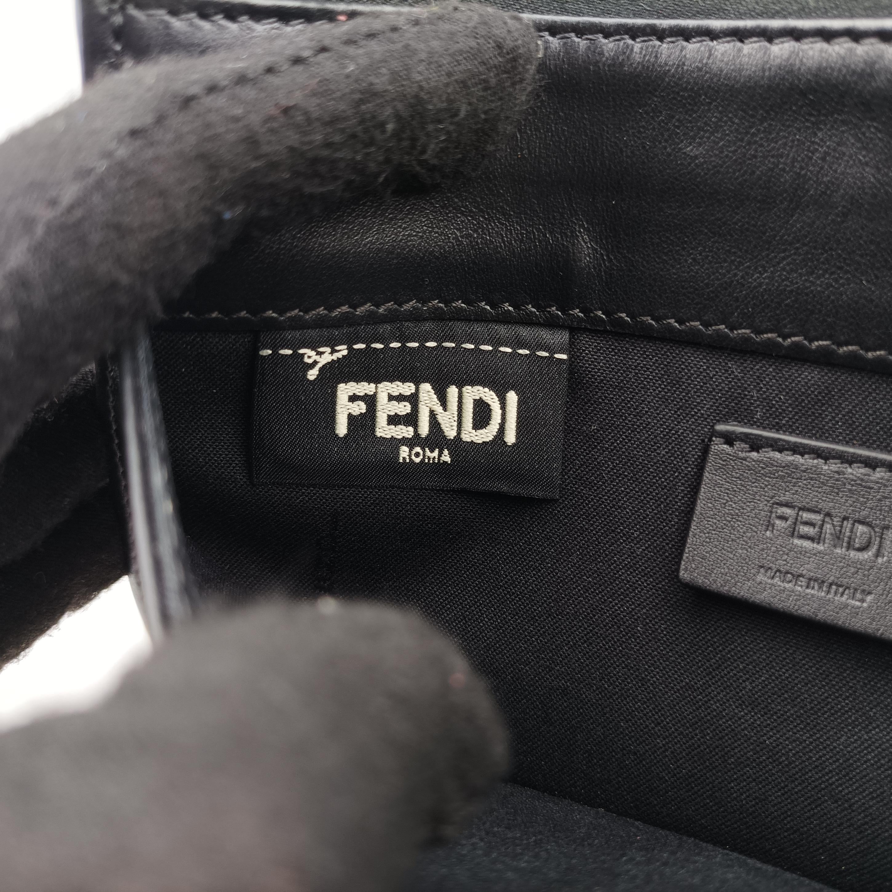 Pre-owned Fendi Monster Eyes Tube Black Leather 8M0346 shoulderbag | stylenewstar