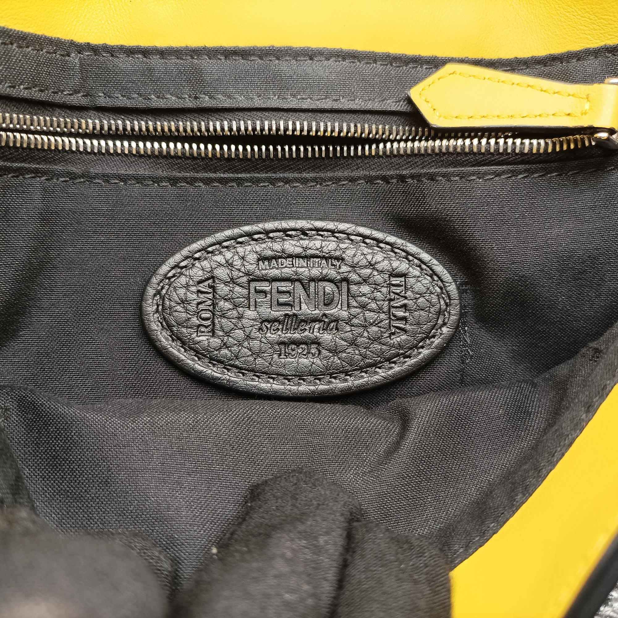 Pre-owned Fendi Flat Selleria Baguette Grey Leather 7VA472 shoulderbag | stylenewstar