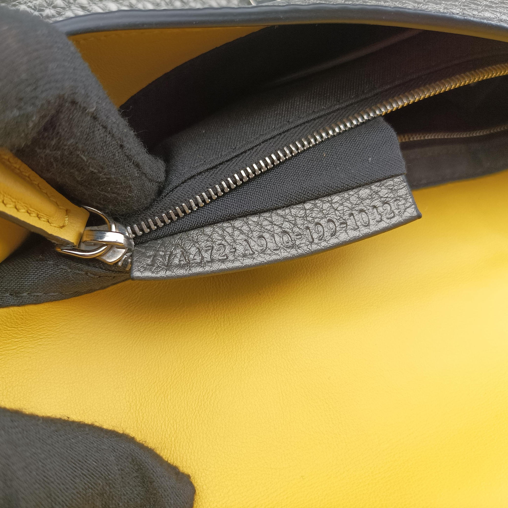 Pre-owned Fendi Flat Selleria Baguette Grey Leather 7VA472 shoulderbag | stylenewstar