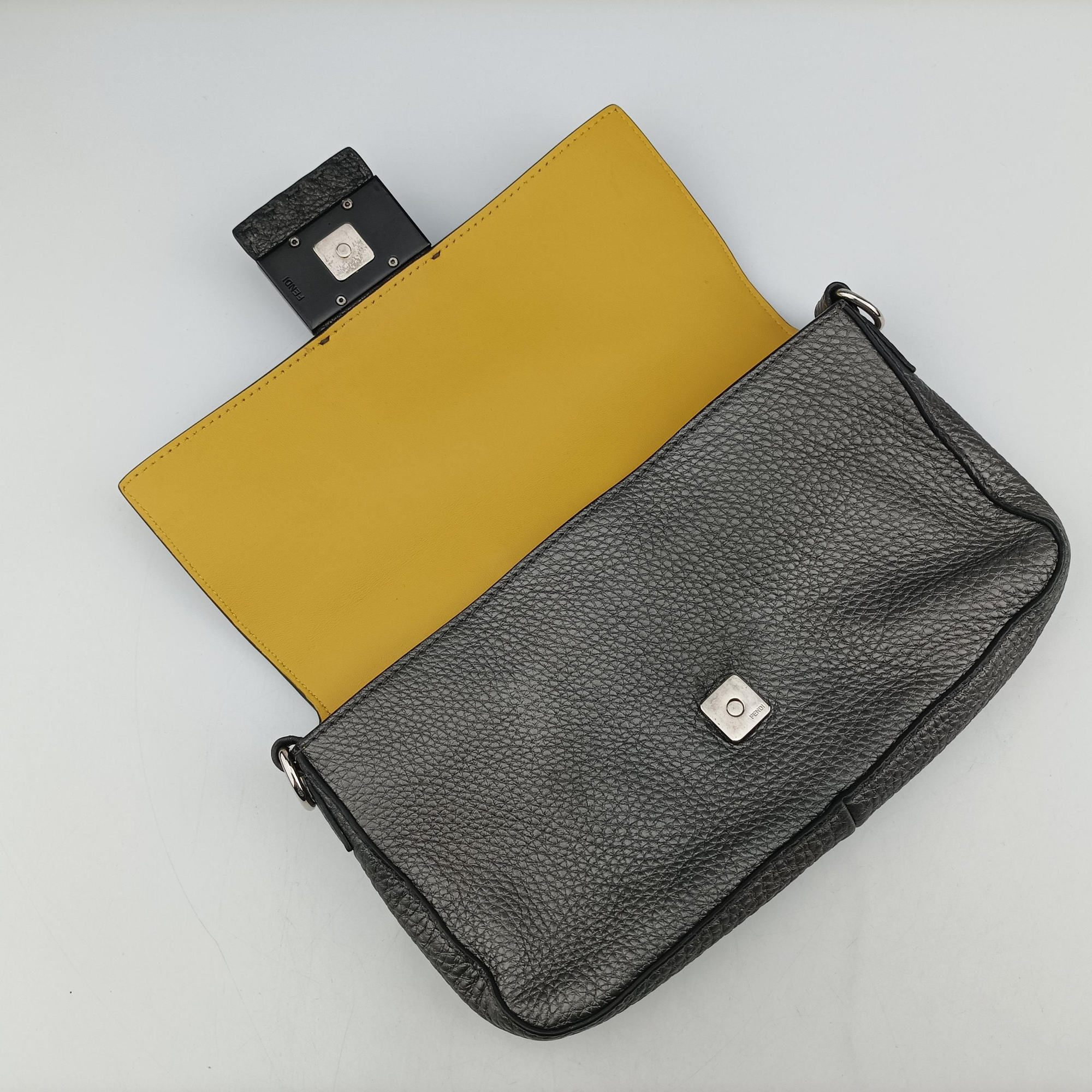 Pre-owned Fendi Flat Selleria Baguette Grey Leather 7VA472 shoulderbag | stylenewstar