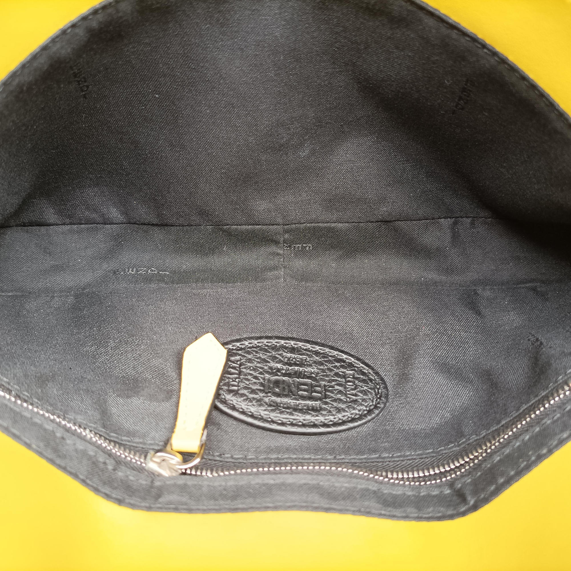 Pre-owned Fendi Flat Selleria Baguette Grey Leather 7VA472 shoulderbag | stylenewstar
