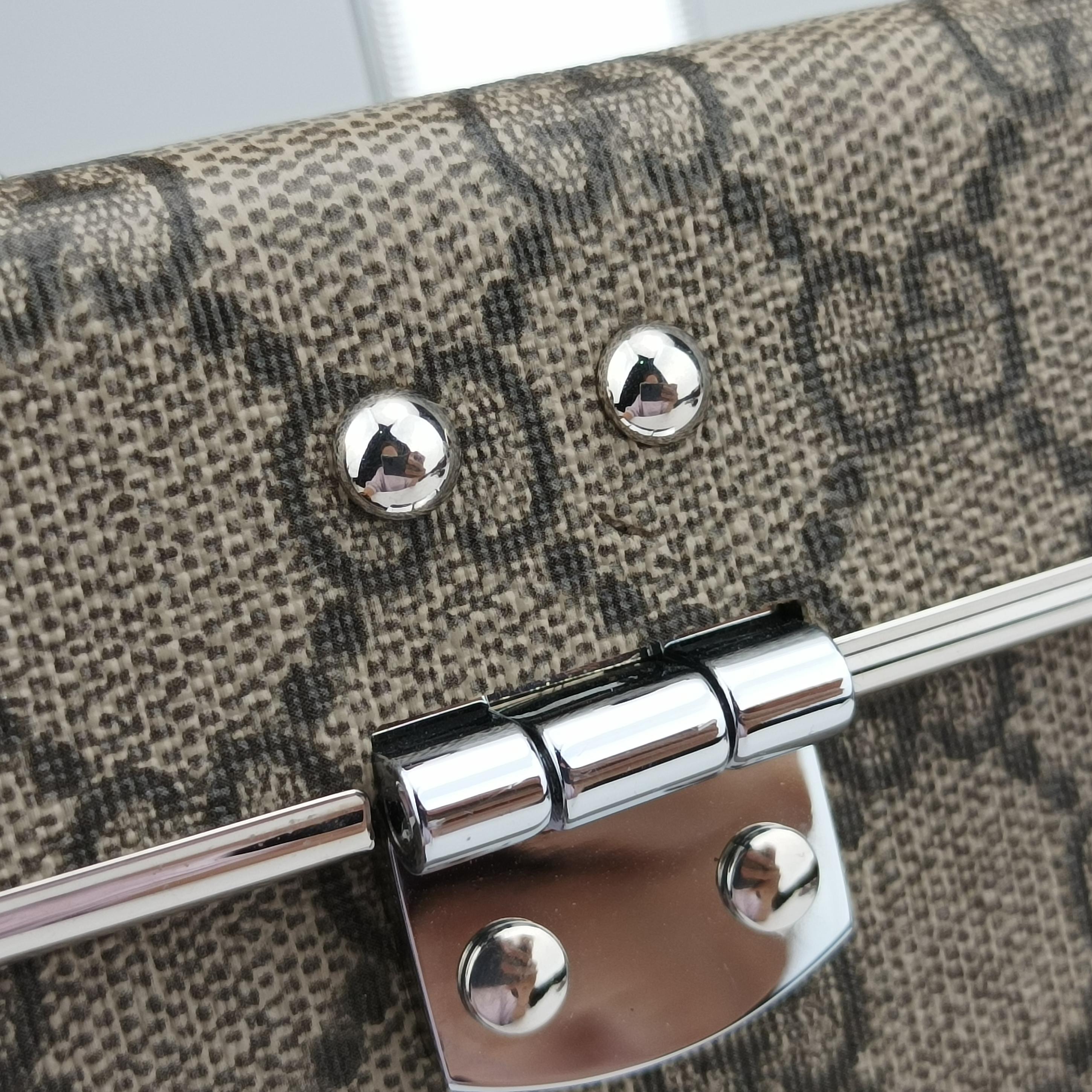 Pre-owned Gucci Globe-Trotter Beige x Dark Brown PVC coated canvas 588351 shoulderbag | stylenewstar