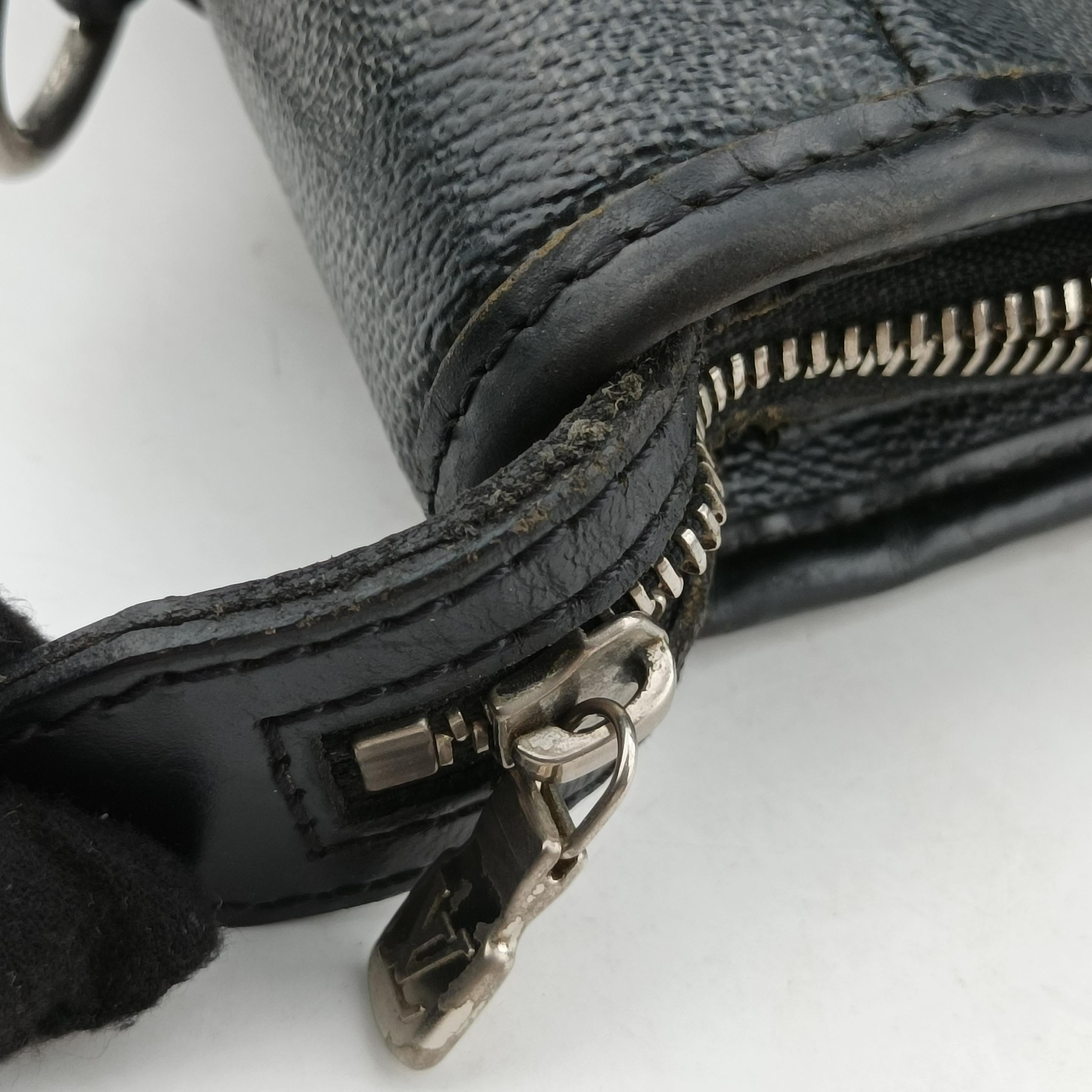 Secondhand Louis Vuitton TADAO Noir Damier Graphite N51192 shoulderbag | stylenewstar