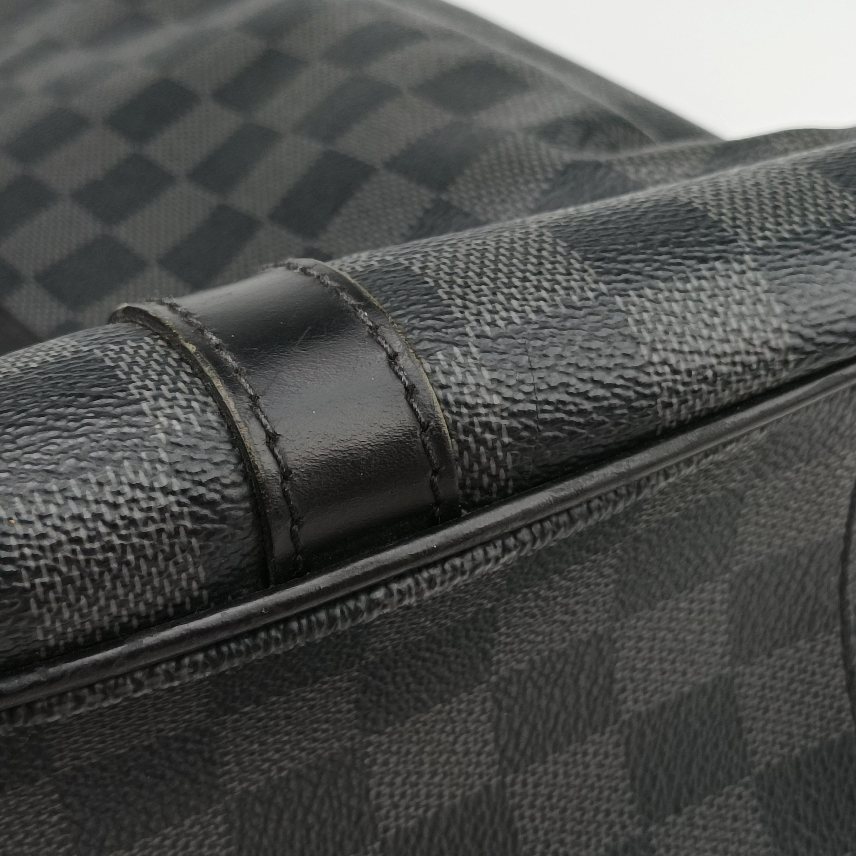 Secondhand Louis Vuitton TADAO Noir Damier Graphite N51192 shoulderbag | stylenewstar