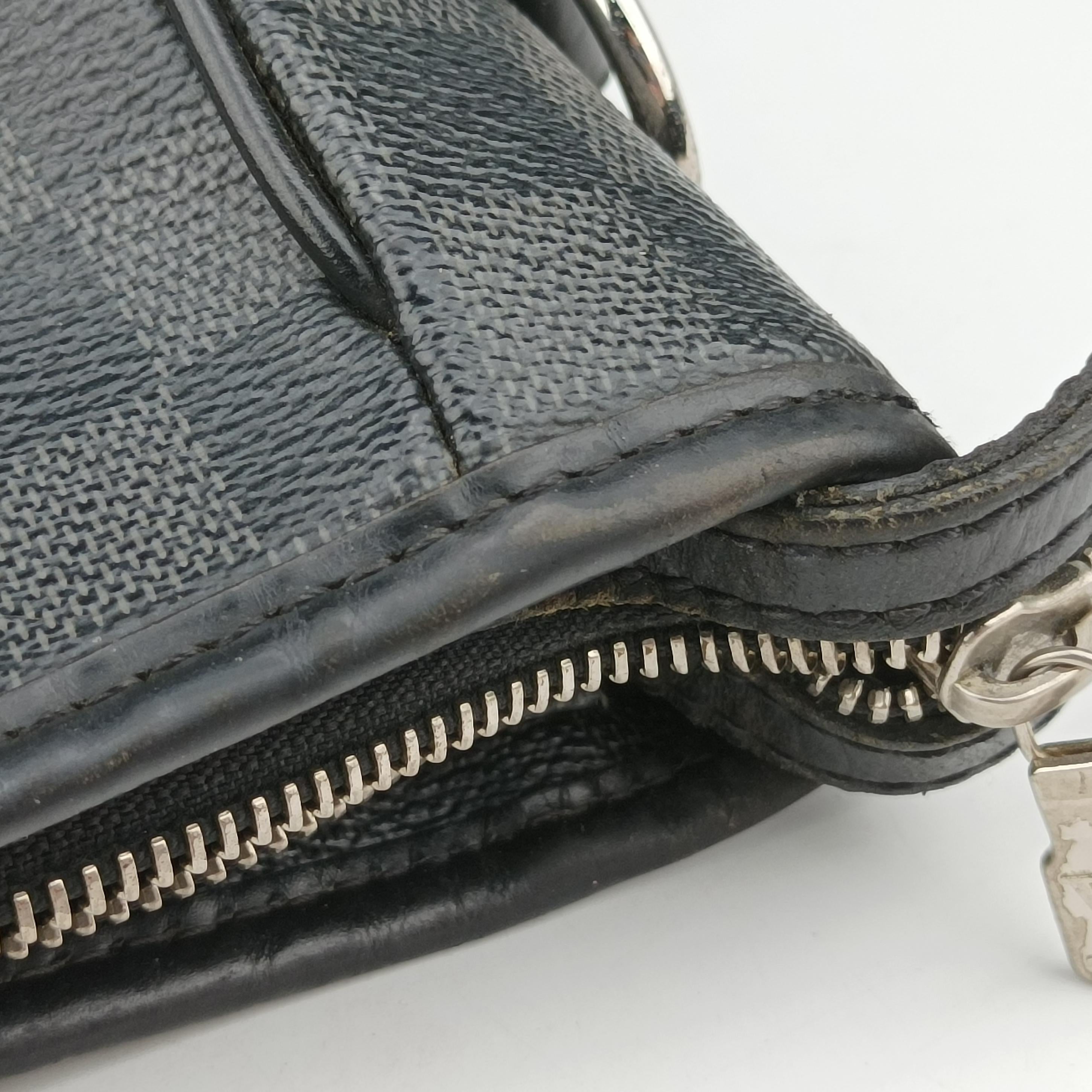 Secondhand Louis Vuitton TADAO Noir Damier Graphite N51192 shoulderbag | stylenewstar