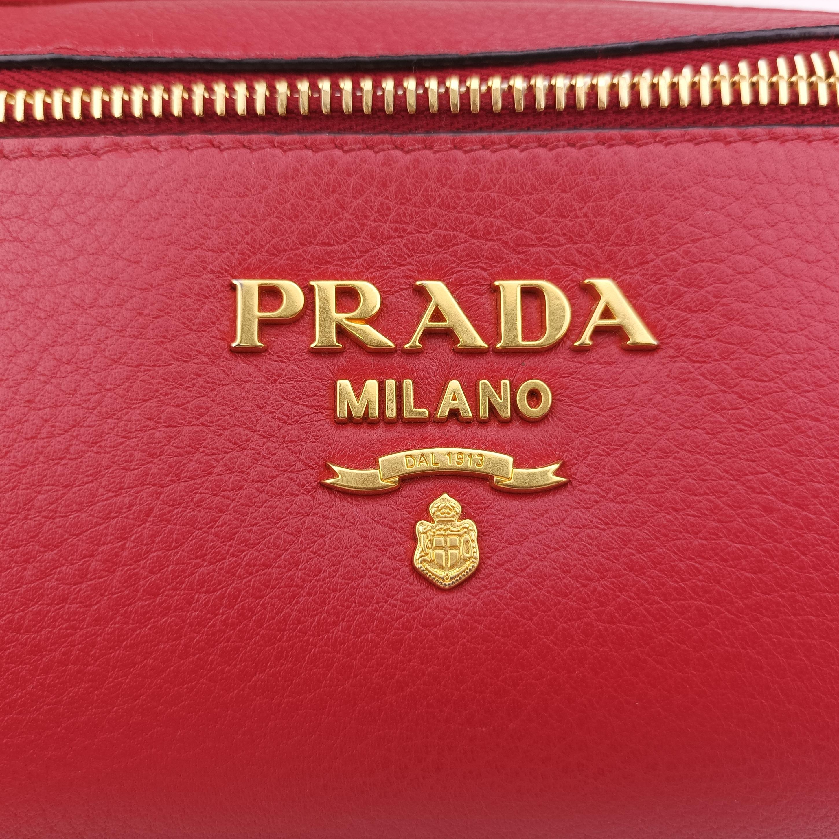 Pre-owned Prada Convertible Belt Red leather 1BL006 bum bag/waist bag | stylenewstar
