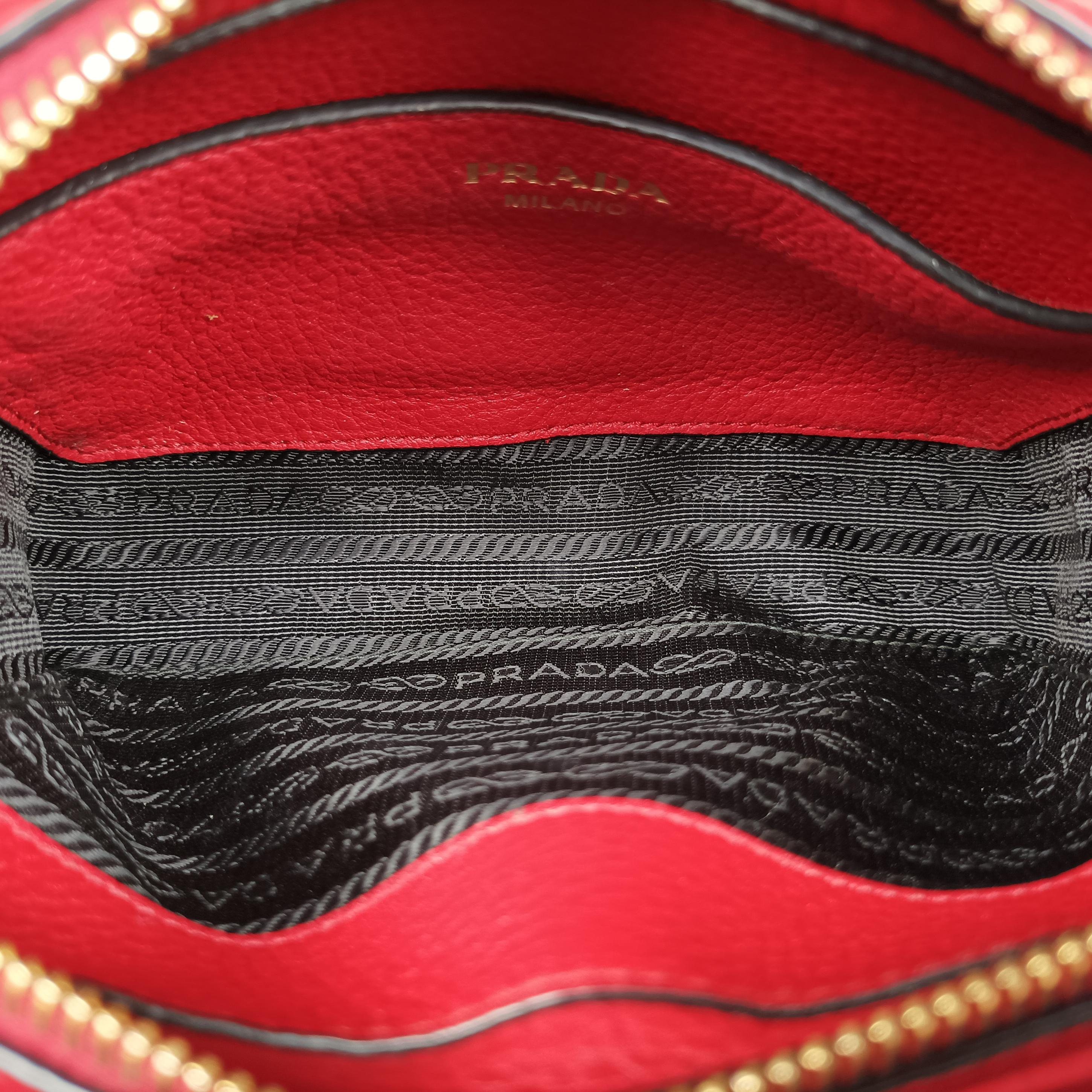 Pre-owned Prada Convertible Belt Red leather 1BL006 bum bag/waist bag | stylenewstar