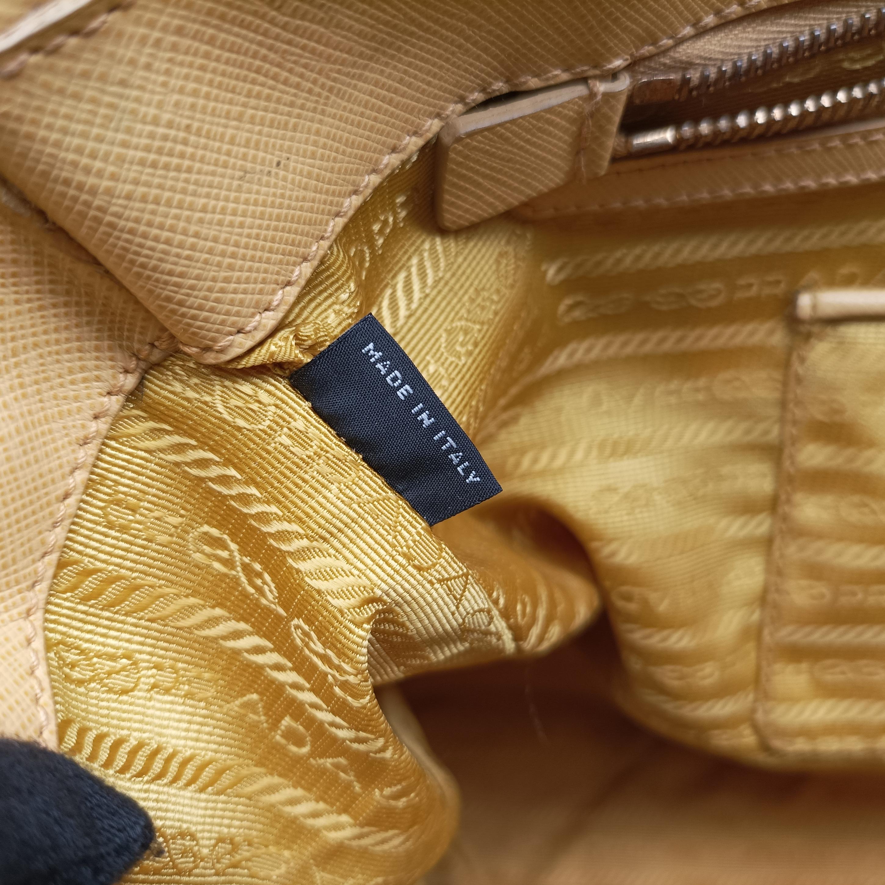 Pre-owned Prada Galleria Yellow SAFFIANO Leather BN1786 handbag | stylenewstar