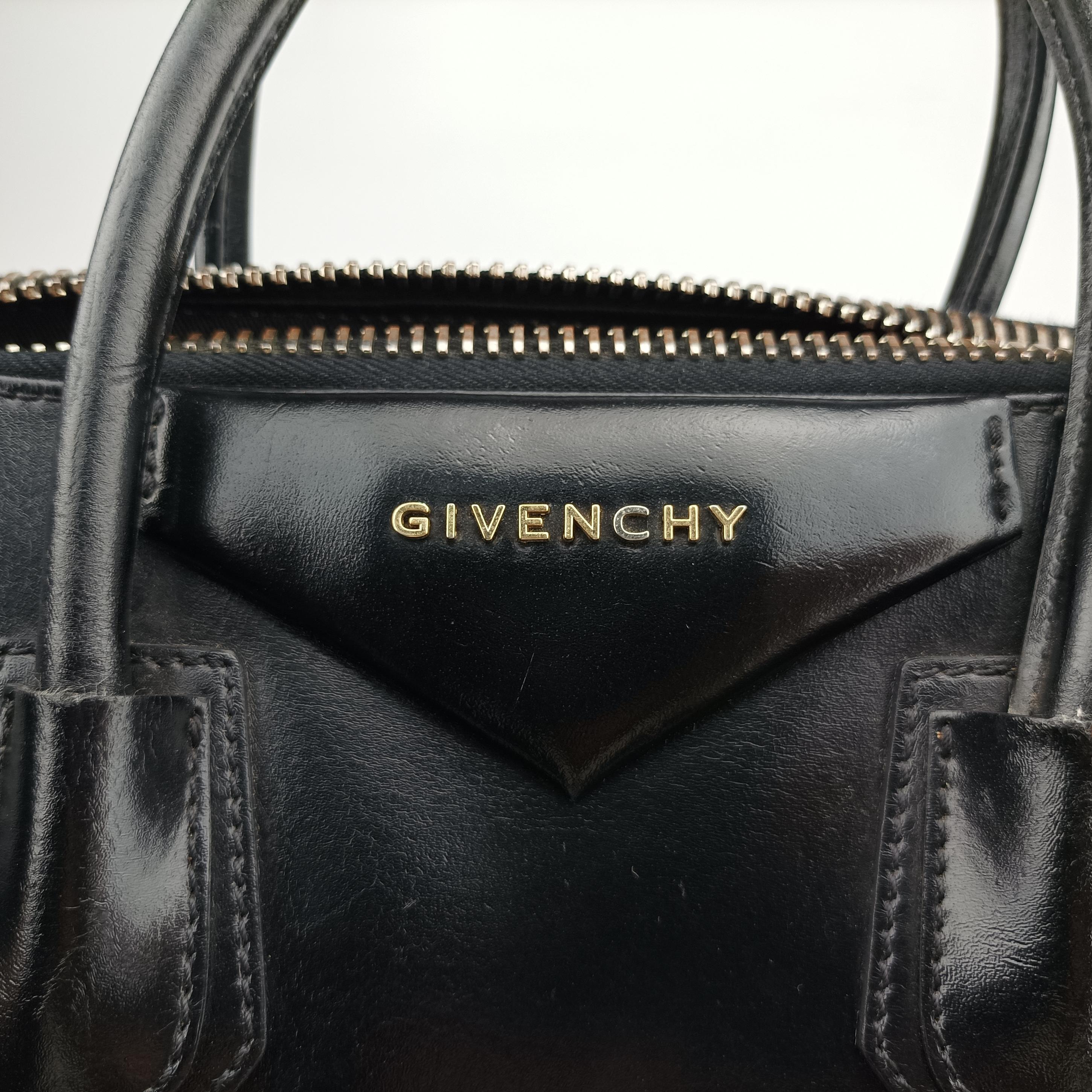 Pre-owned Givenchy Antigona Black Leather  shoulderbag | stylenewstar