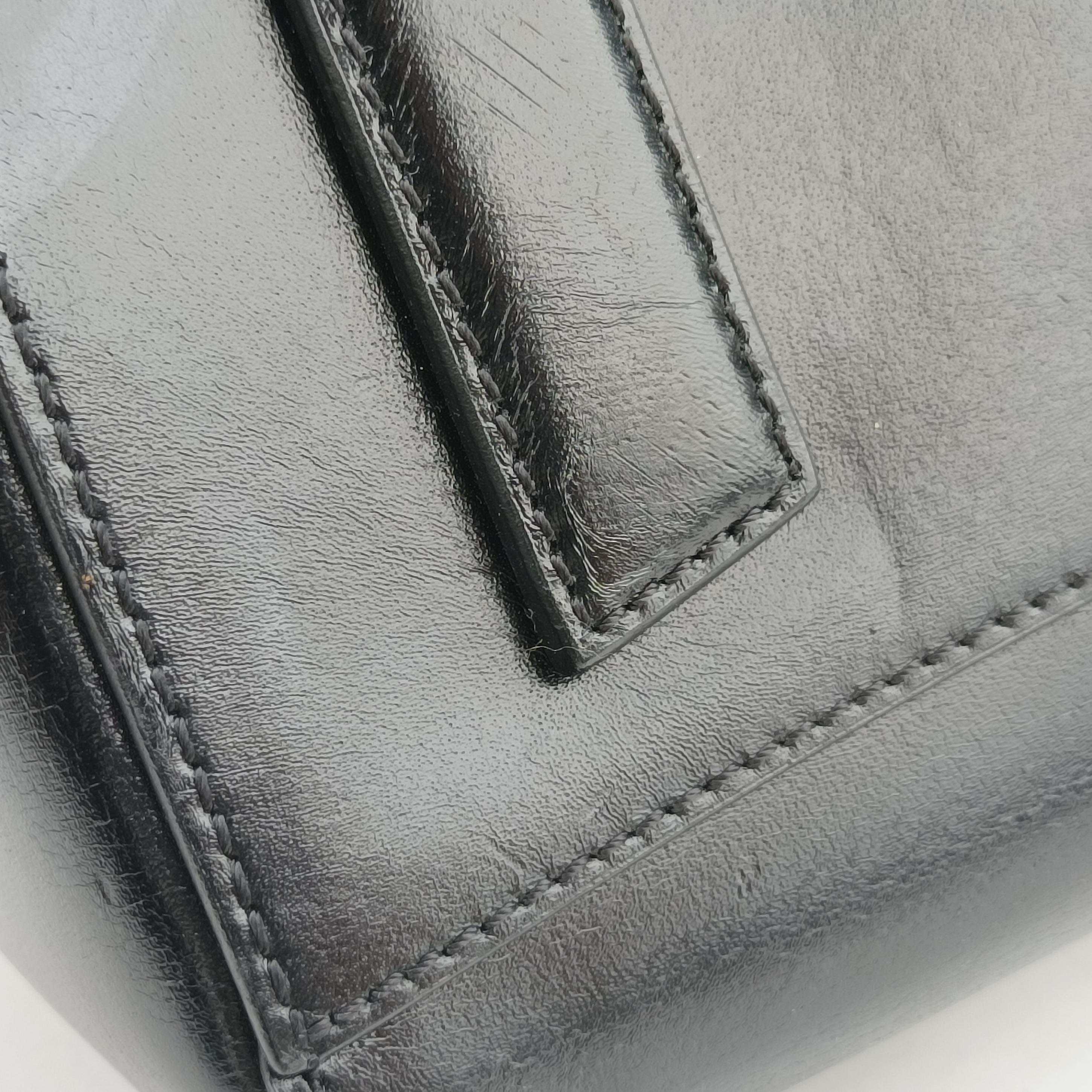 Pre-owned Givenchy Antigona Black Leather  shoulderbag | stylenewstar
