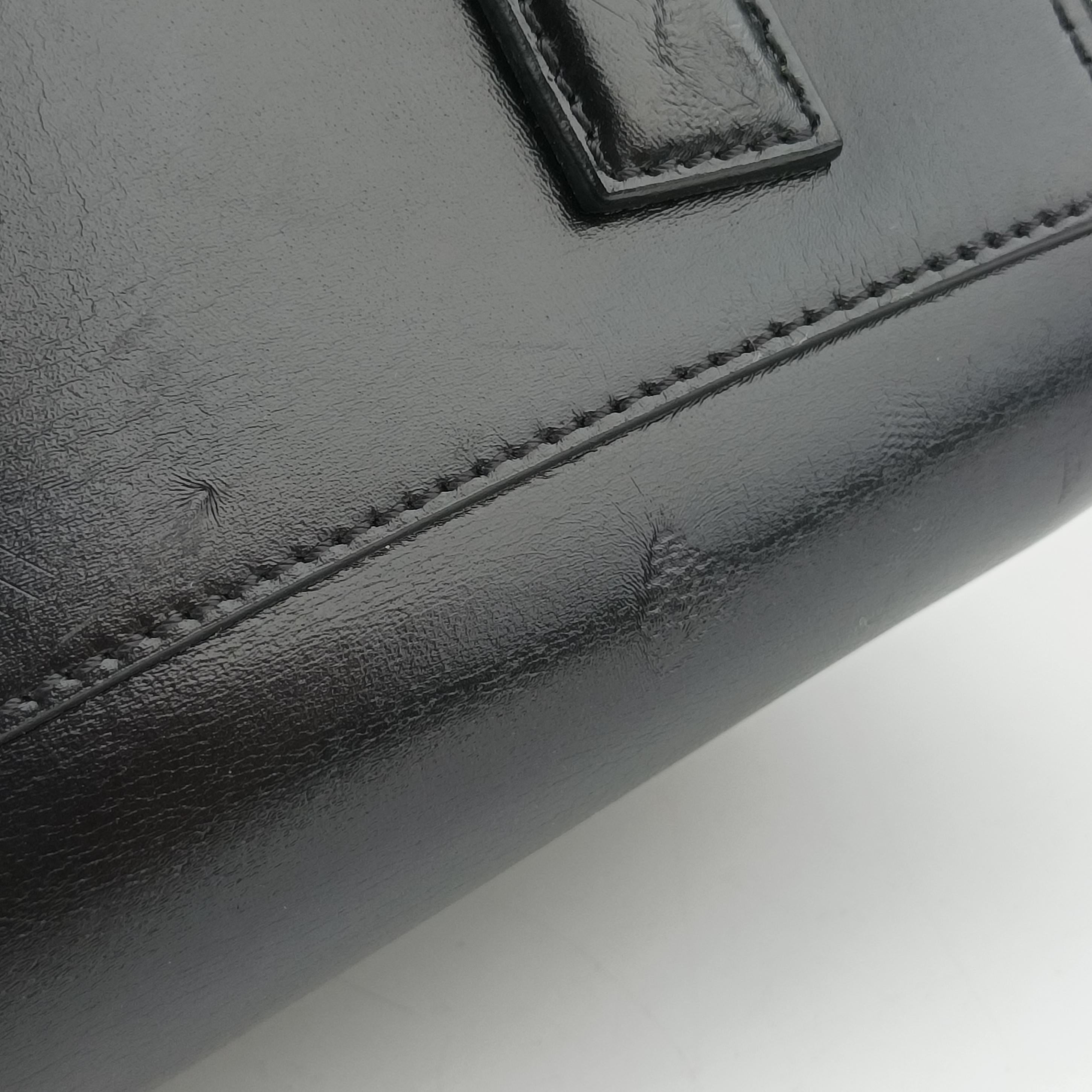Pre-owned Givenchy Antigona Black Leather  shoulderbag | stylenewstar