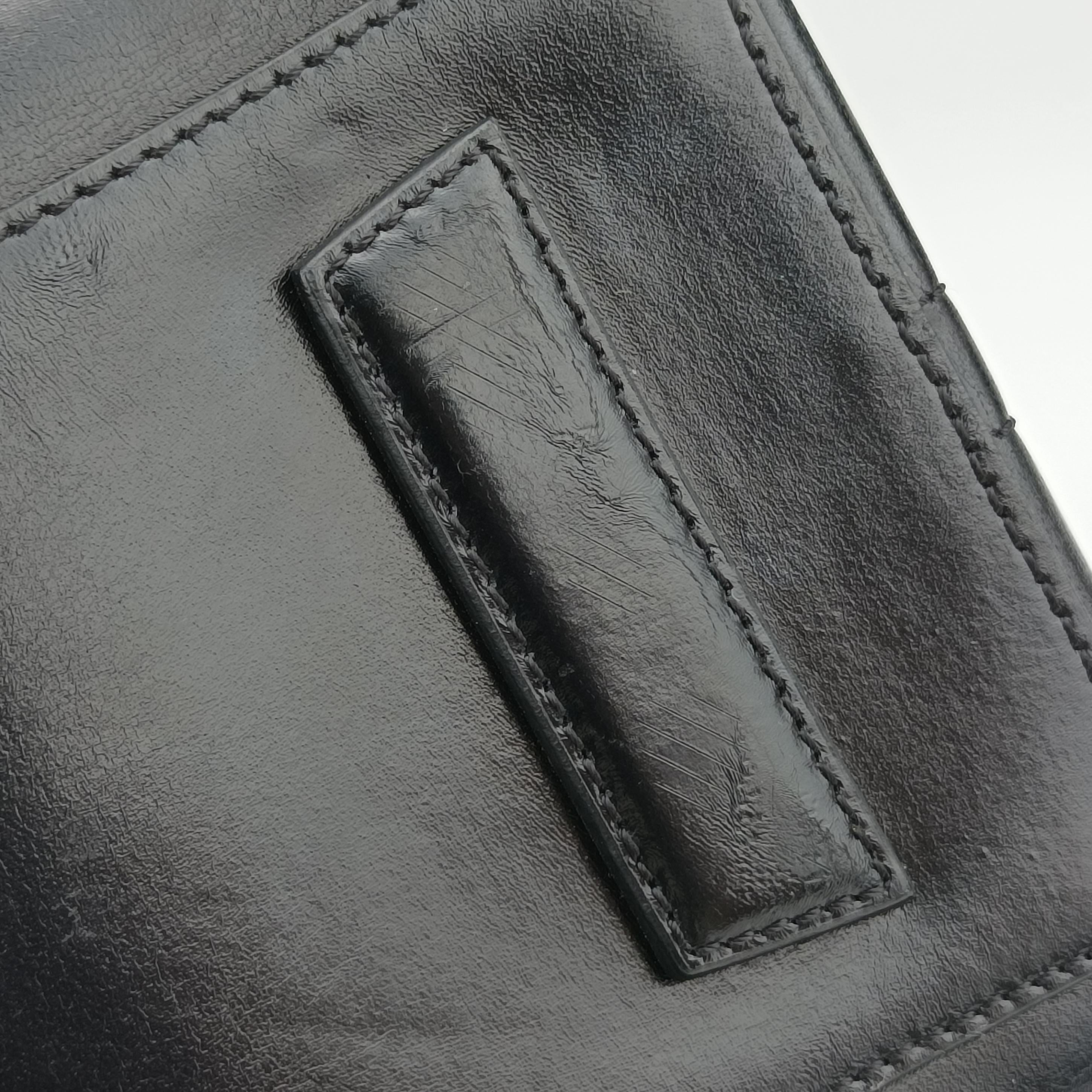 Pre-owned Givenchy Antigona Black Leather  shoulderbag | stylenewstar