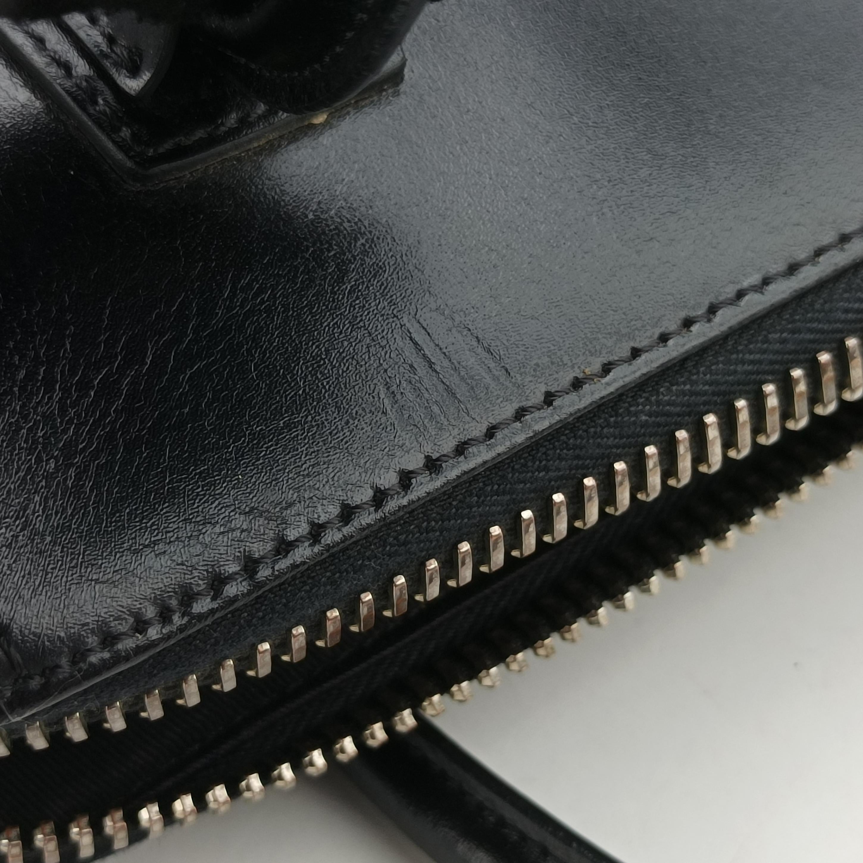 Pre-owned Givenchy Antigona Black Leather  shoulderbag | stylenewstar