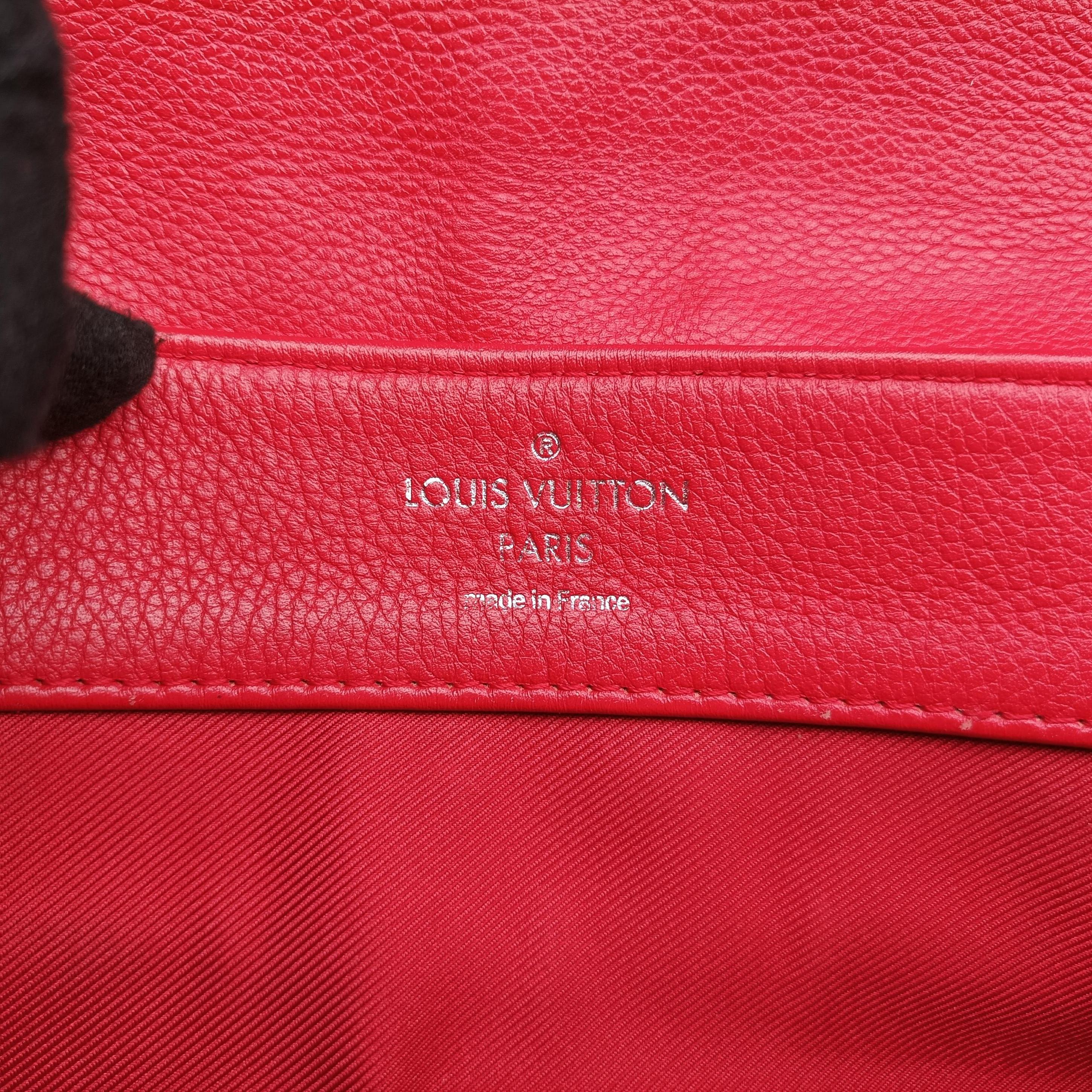Pre-owned Louis Vuitton Lockme II ruby leather M50363 shoulderbag | stylenewstar